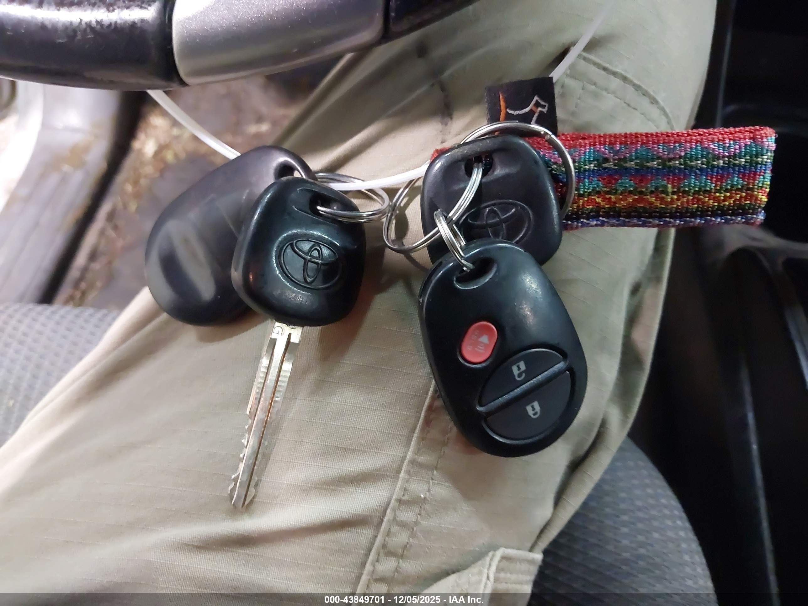 TOYOTA TACOMA image 11