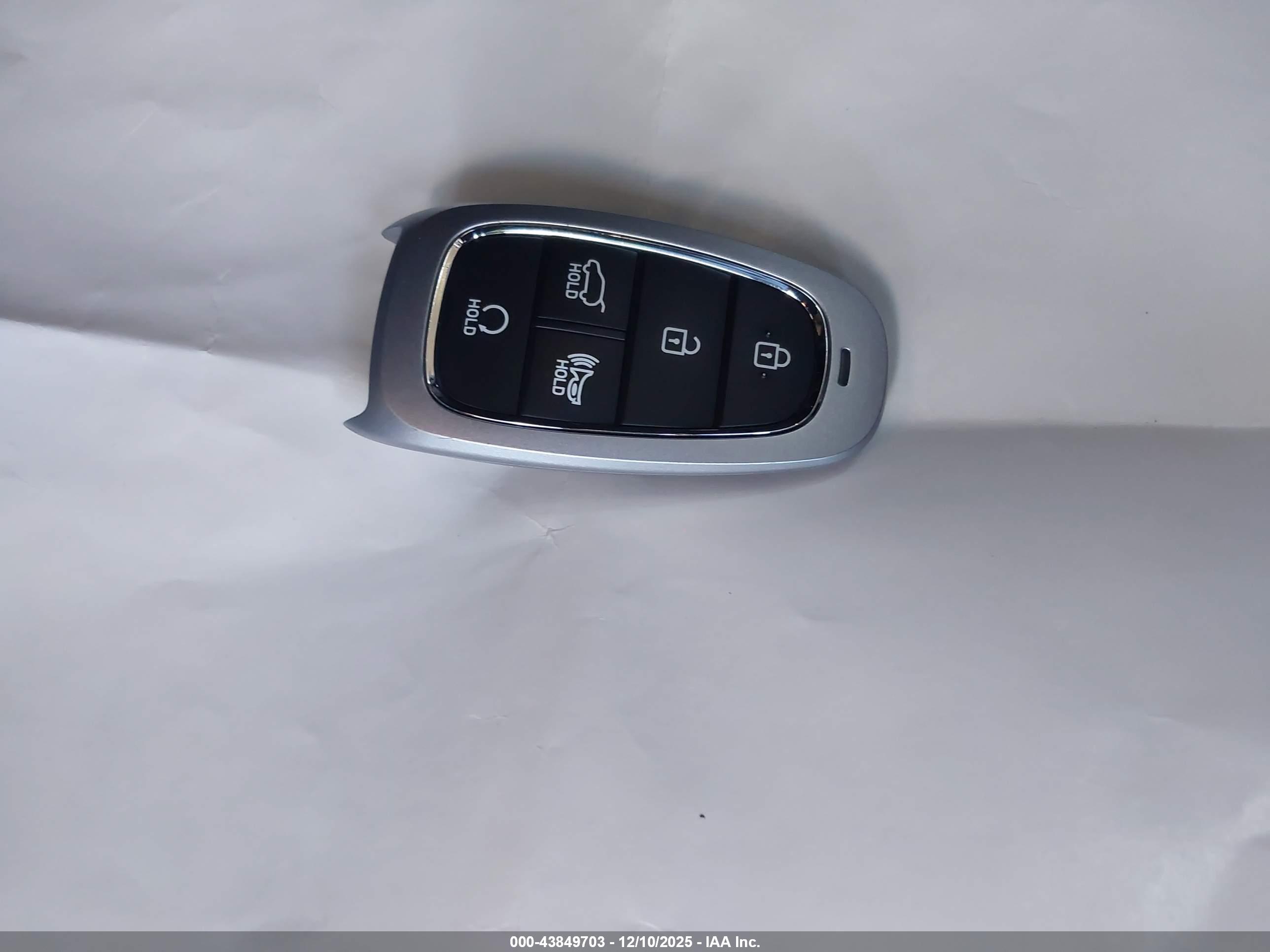 HYUNDAI SANTA image 11