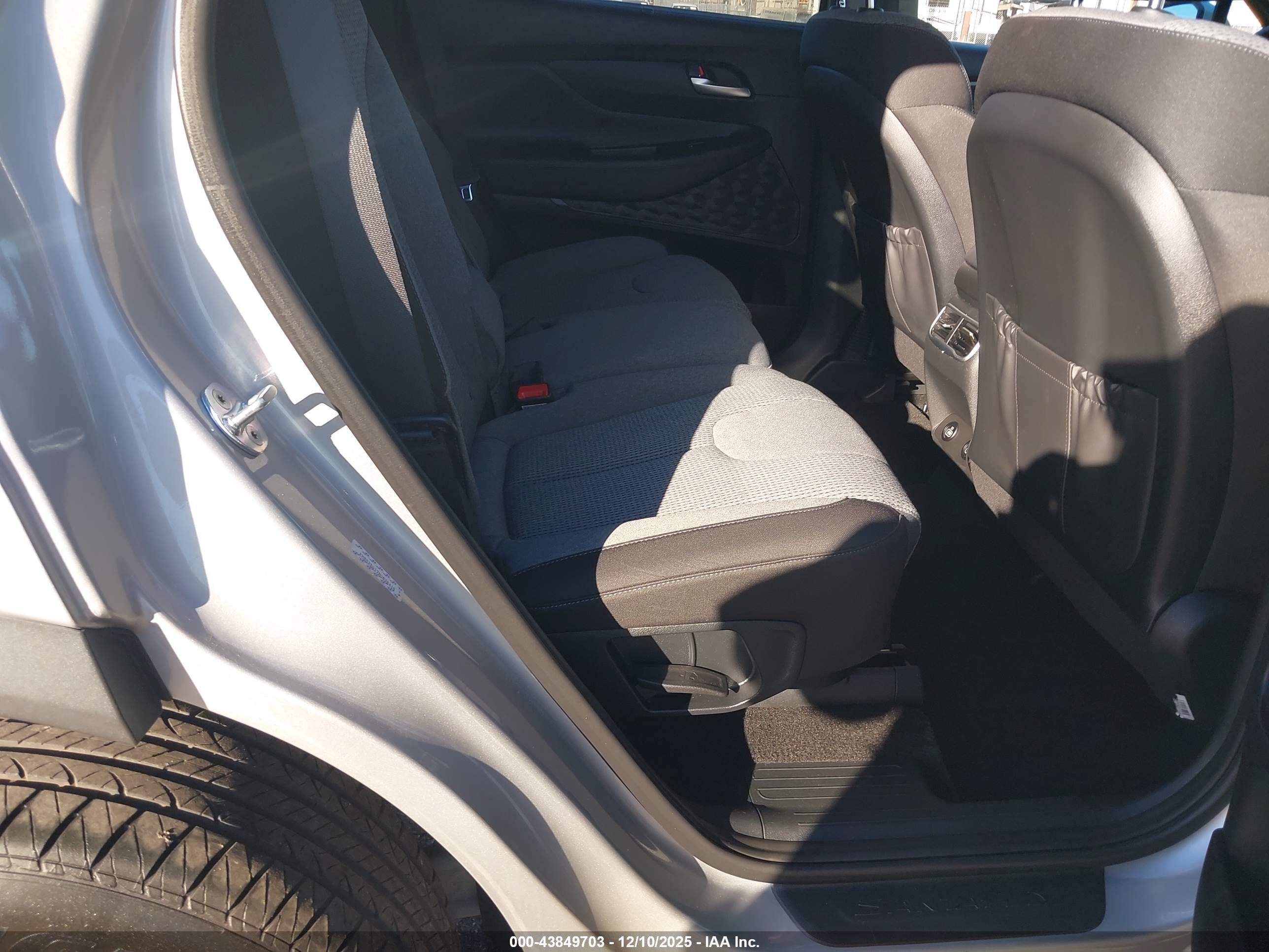 HYUNDAI SANTA image 8