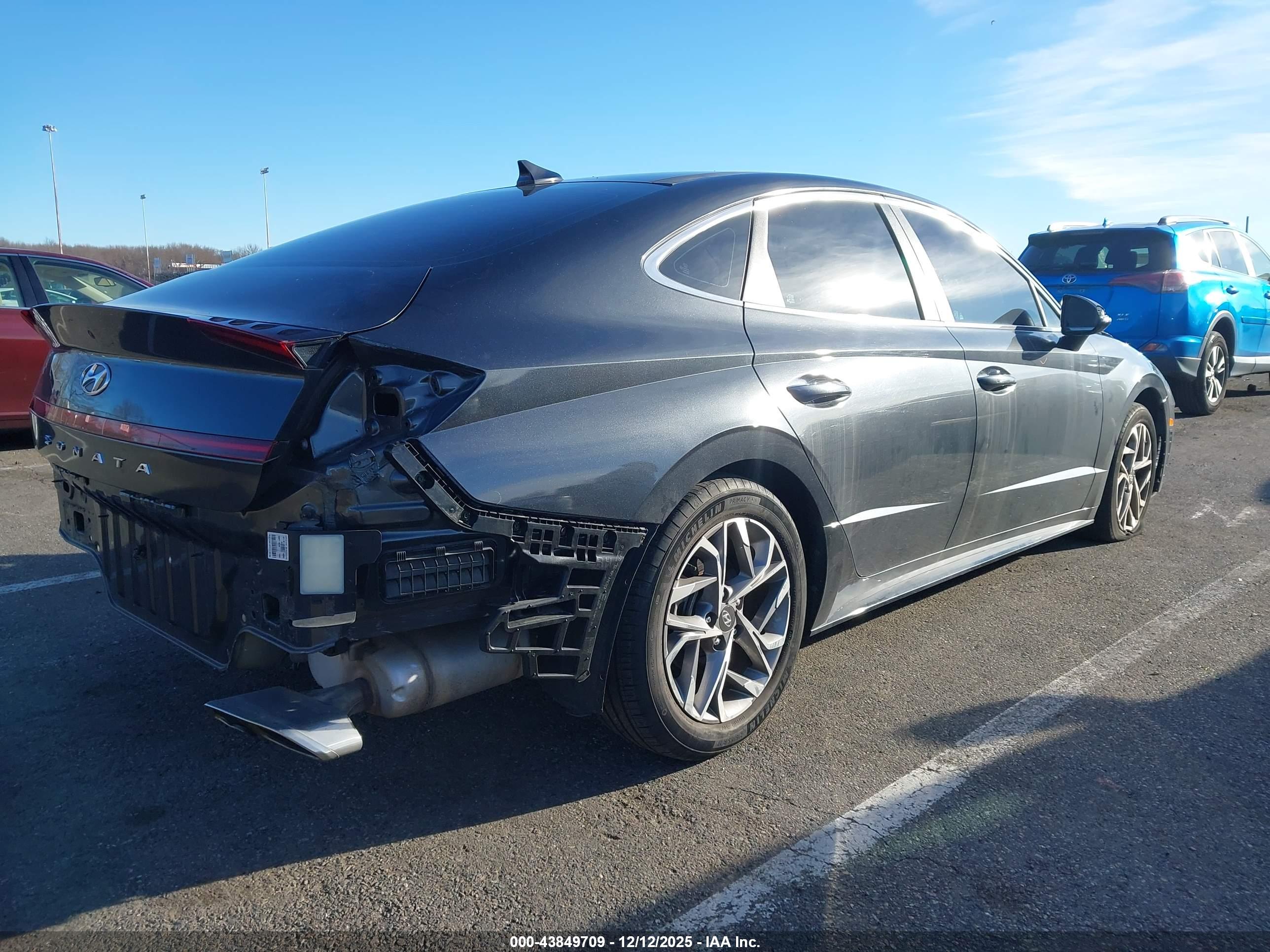 HYUNDAI SONATA image 4