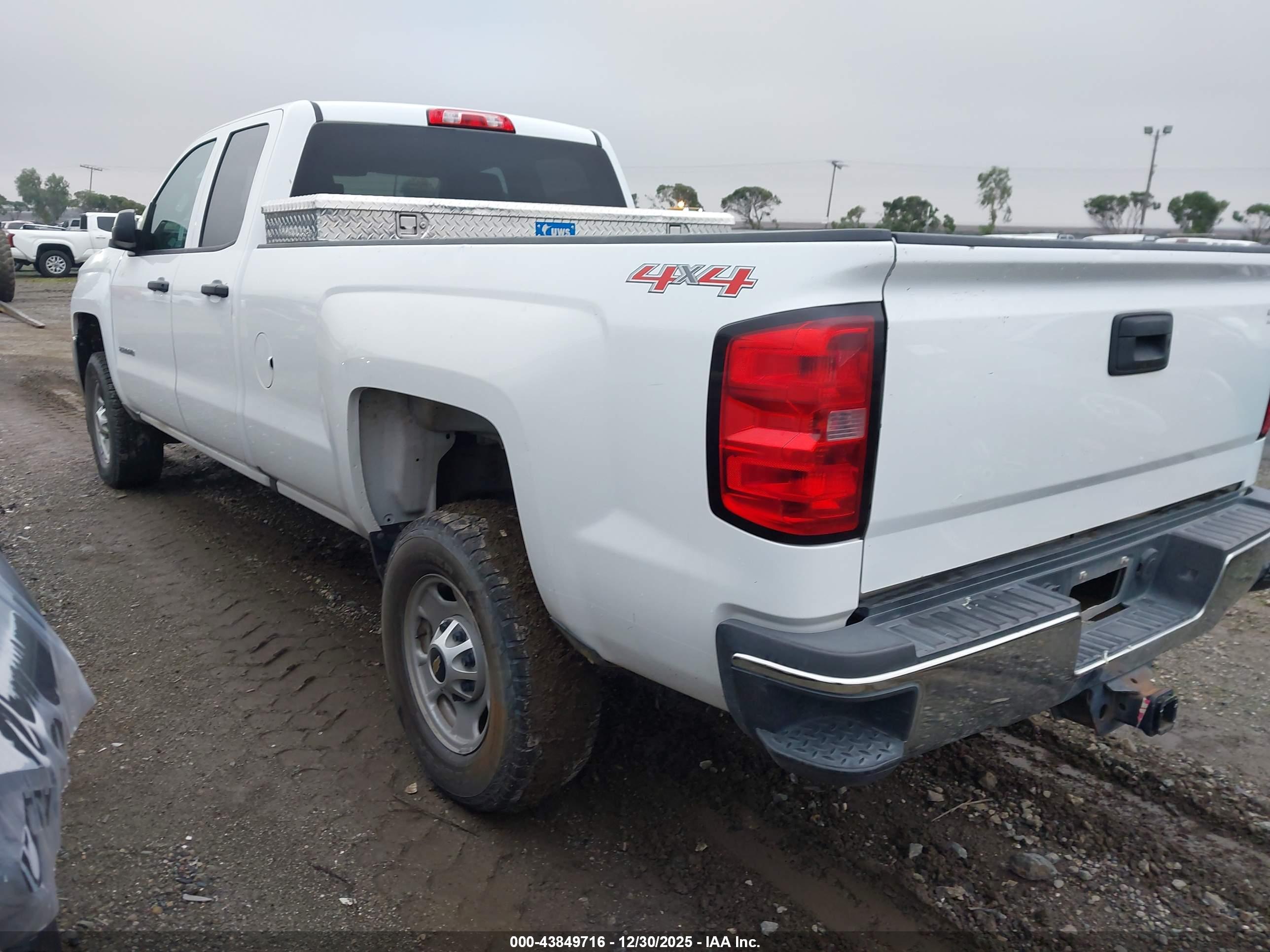 CHEVROLET SILVERADO image 3