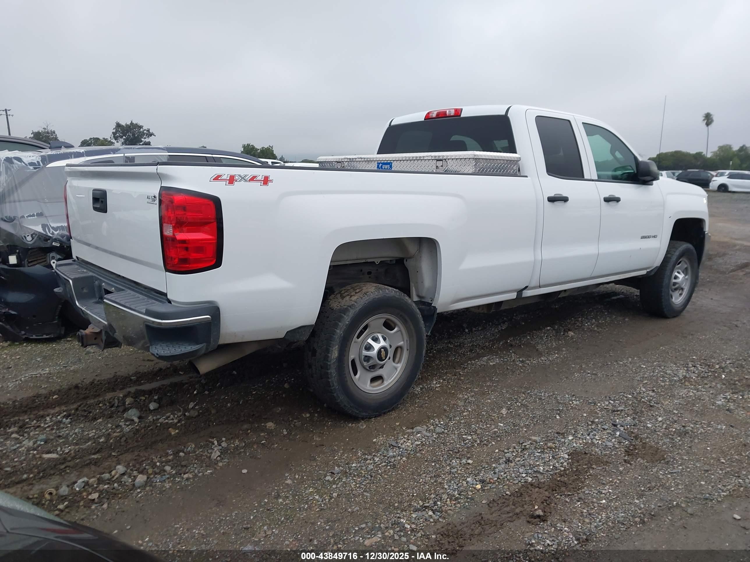 CHEVROLET SILVERADO image 4