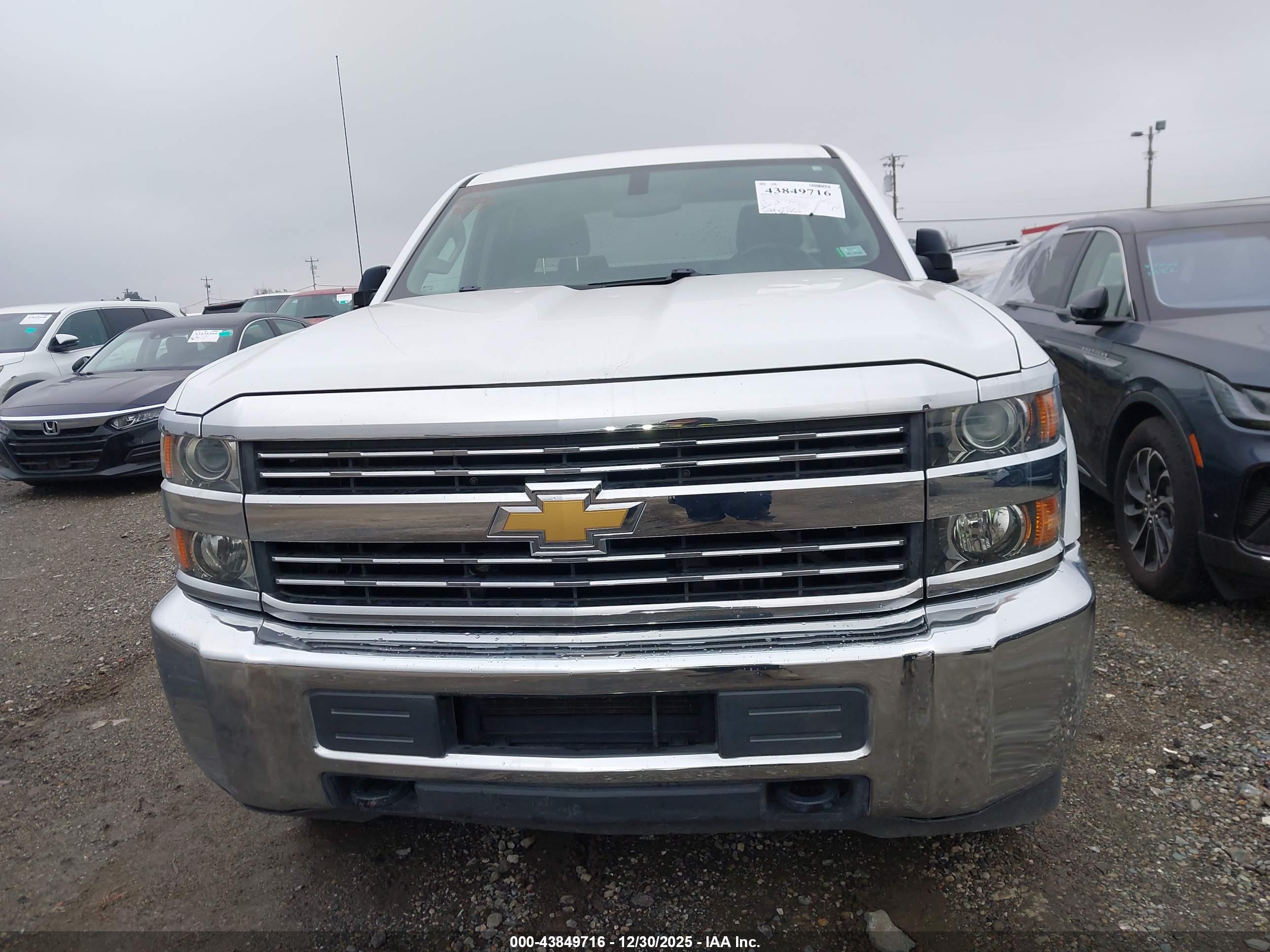 CHEVROLET SILVERADO image 6