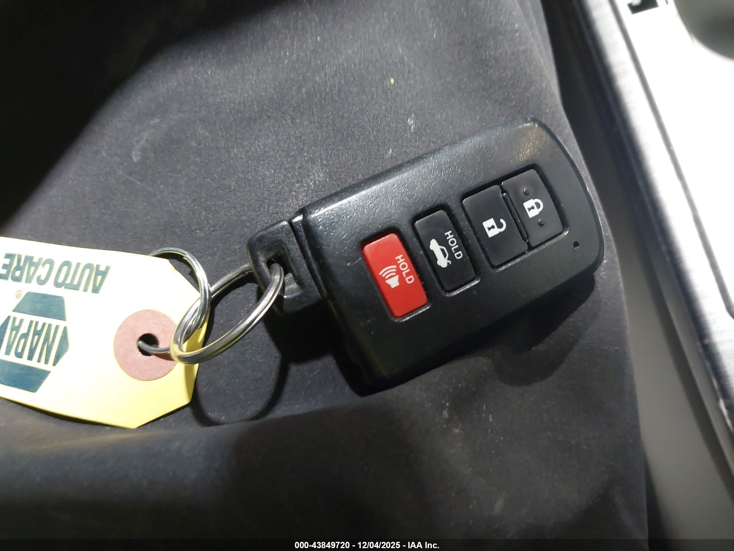 TOYOTA CAMRY image 11