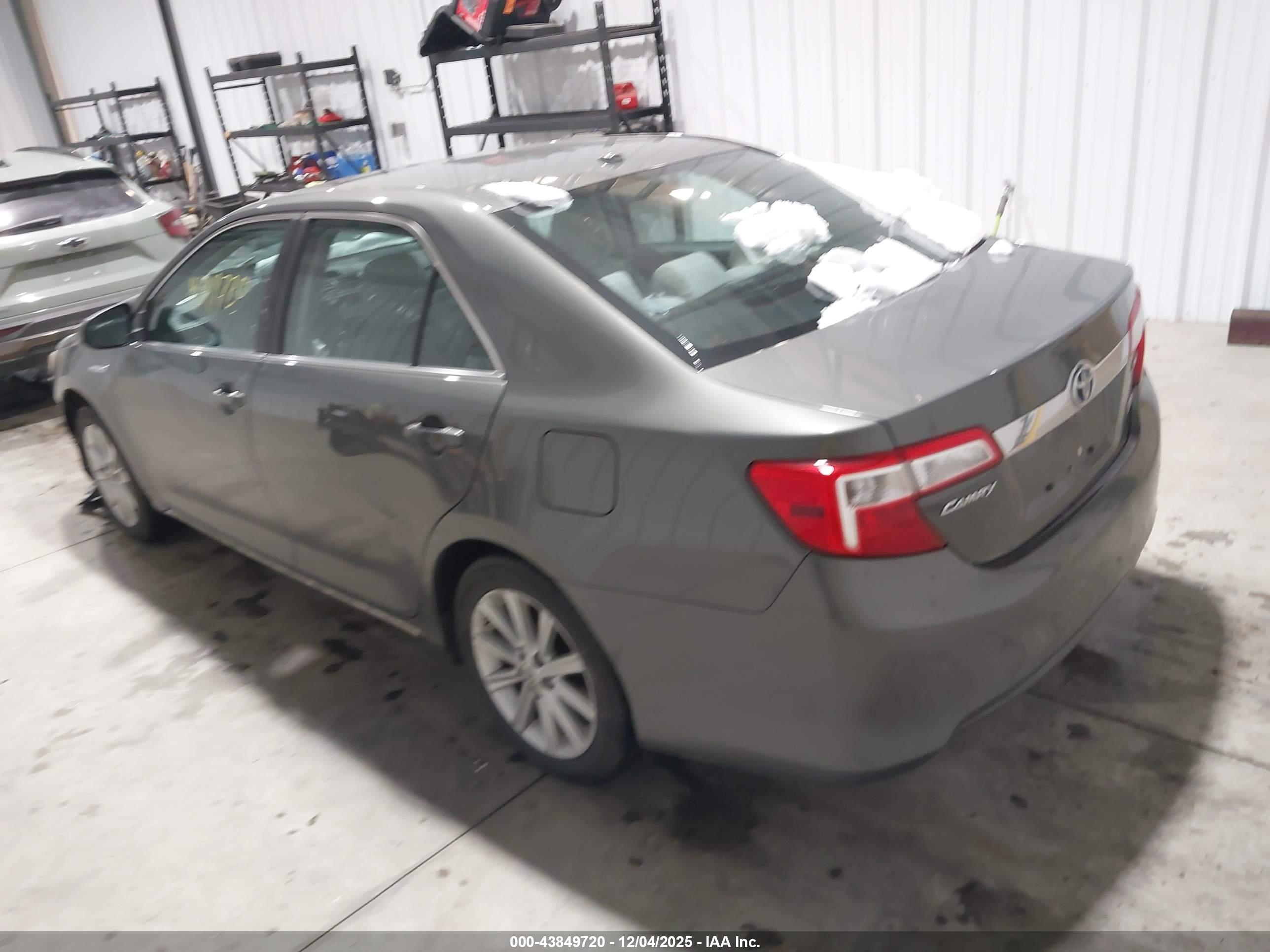 TOYOTA CAMRY image 3