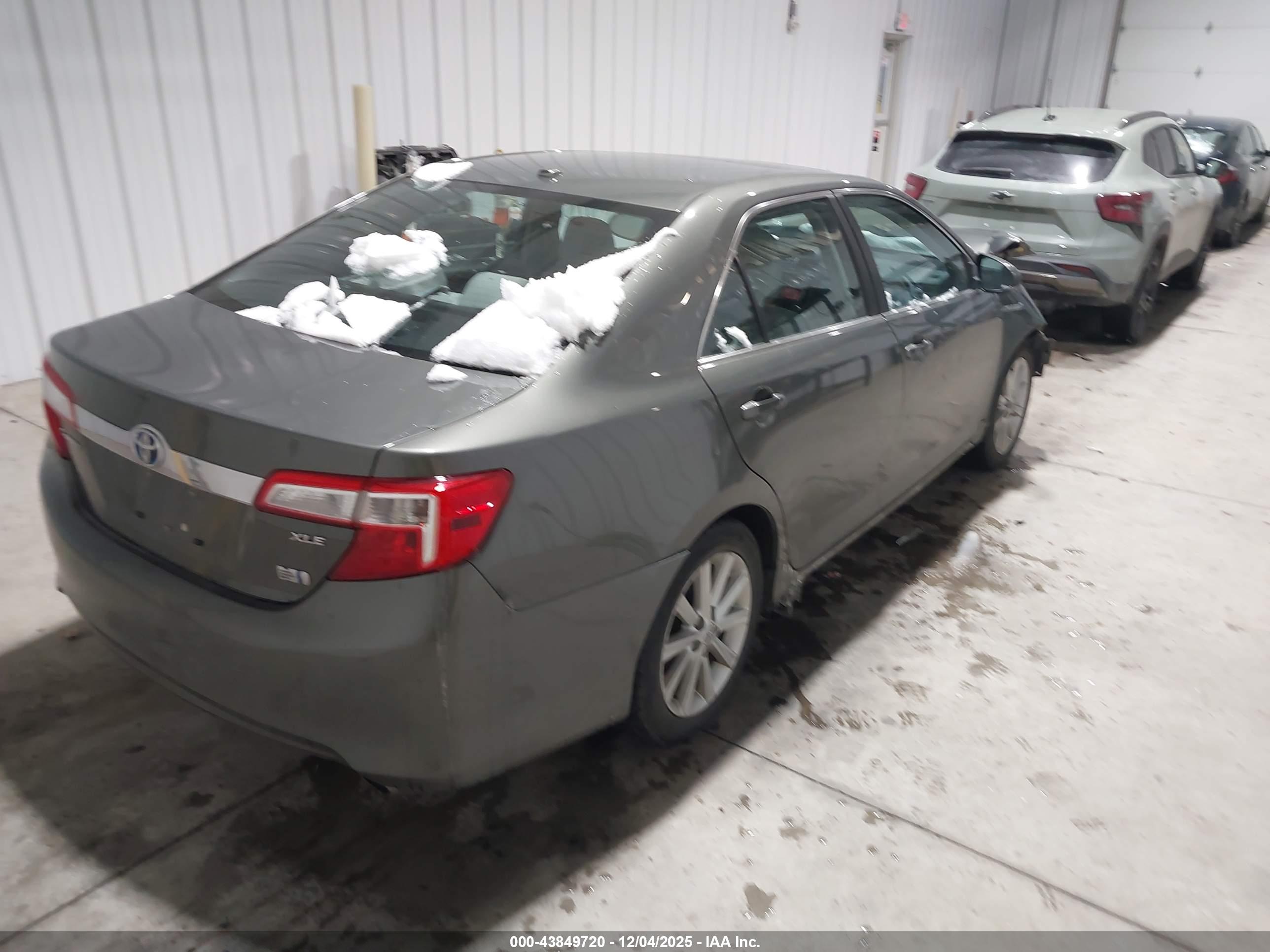 TOYOTA CAMRY image 4