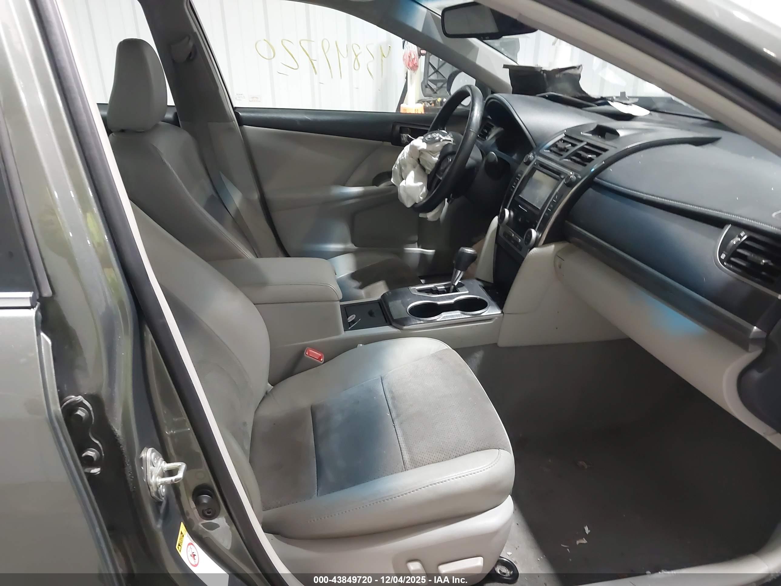 TOYOTA CAMRY image 5