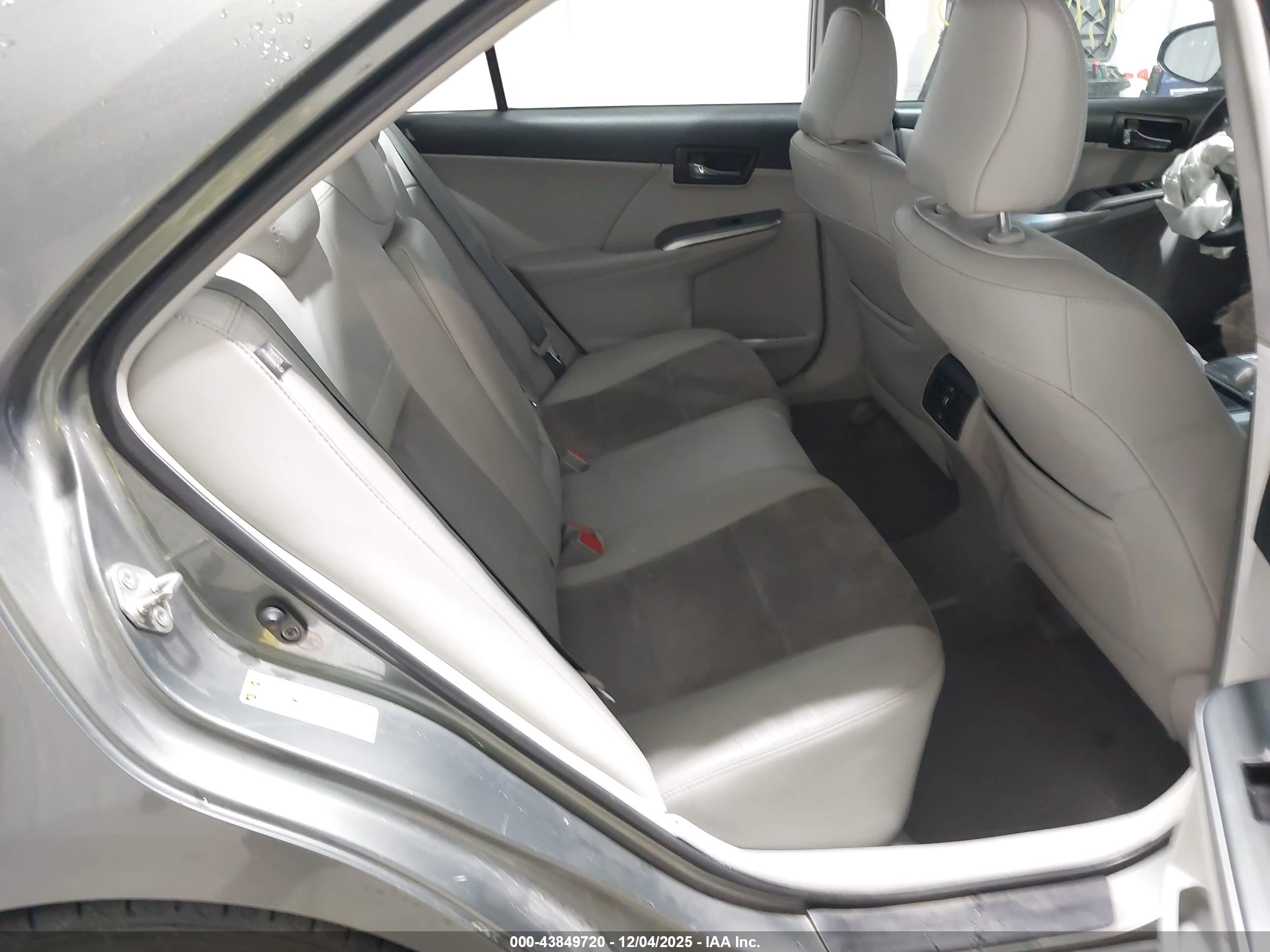 TOYOTA CAMRY image 8