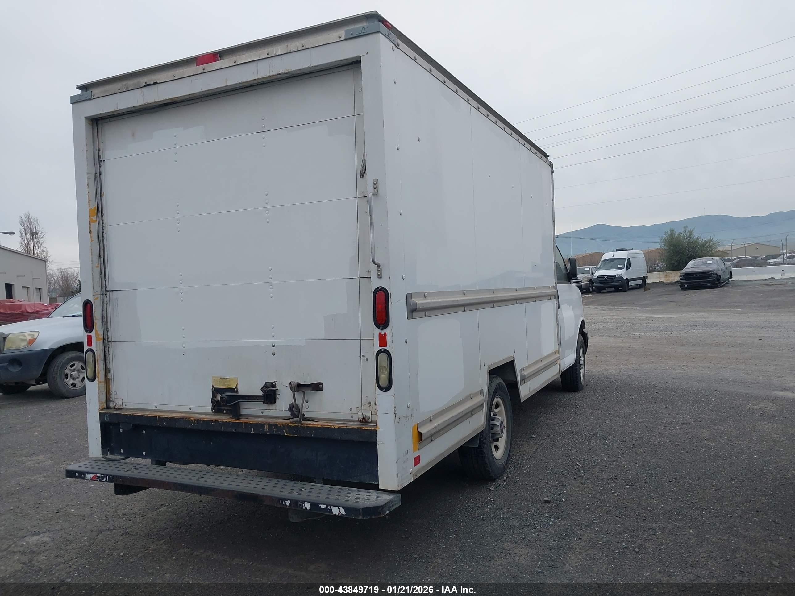 GMC SAVANA image 4