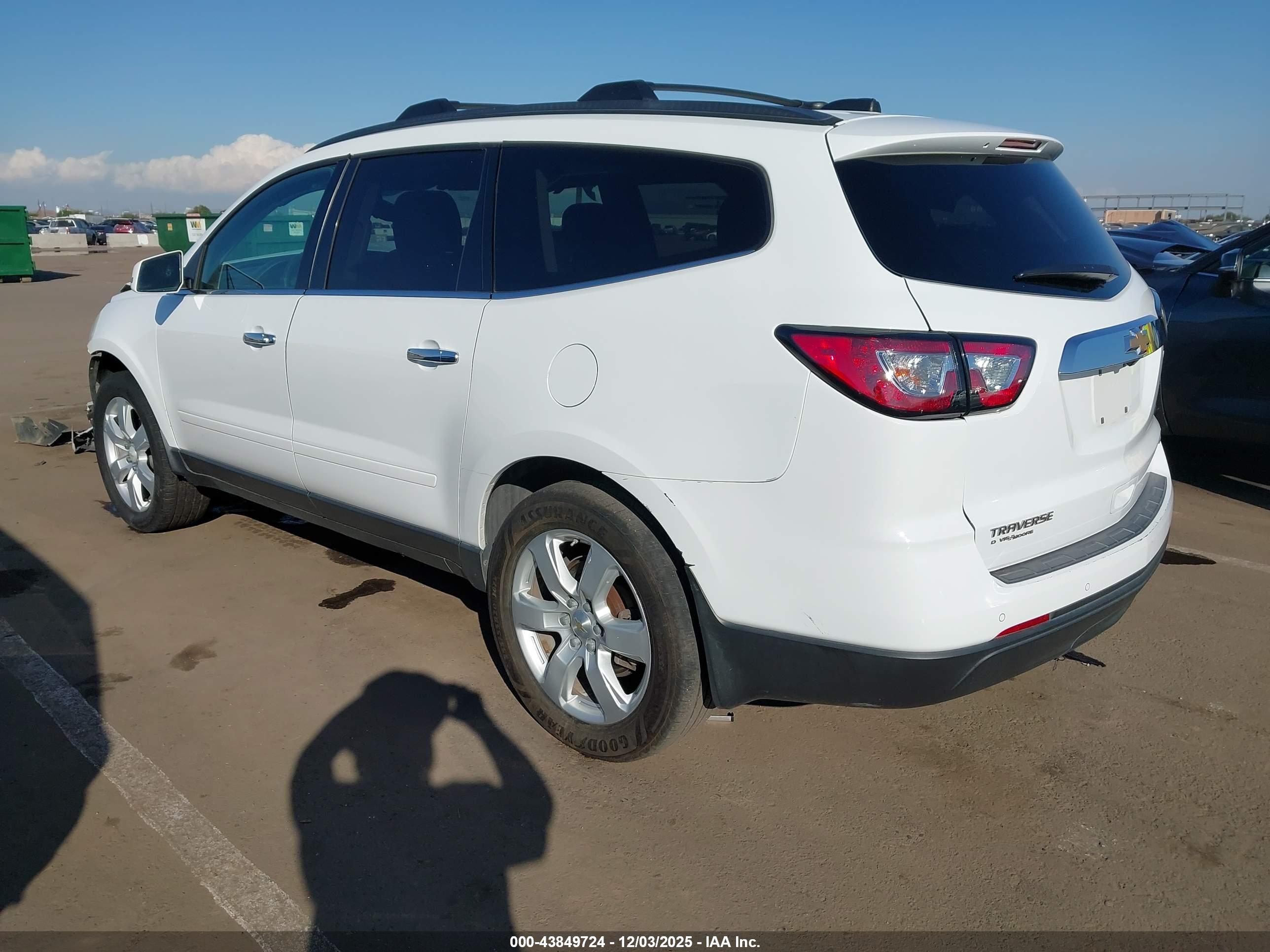 CHEVROLET TRAVERSE image 3