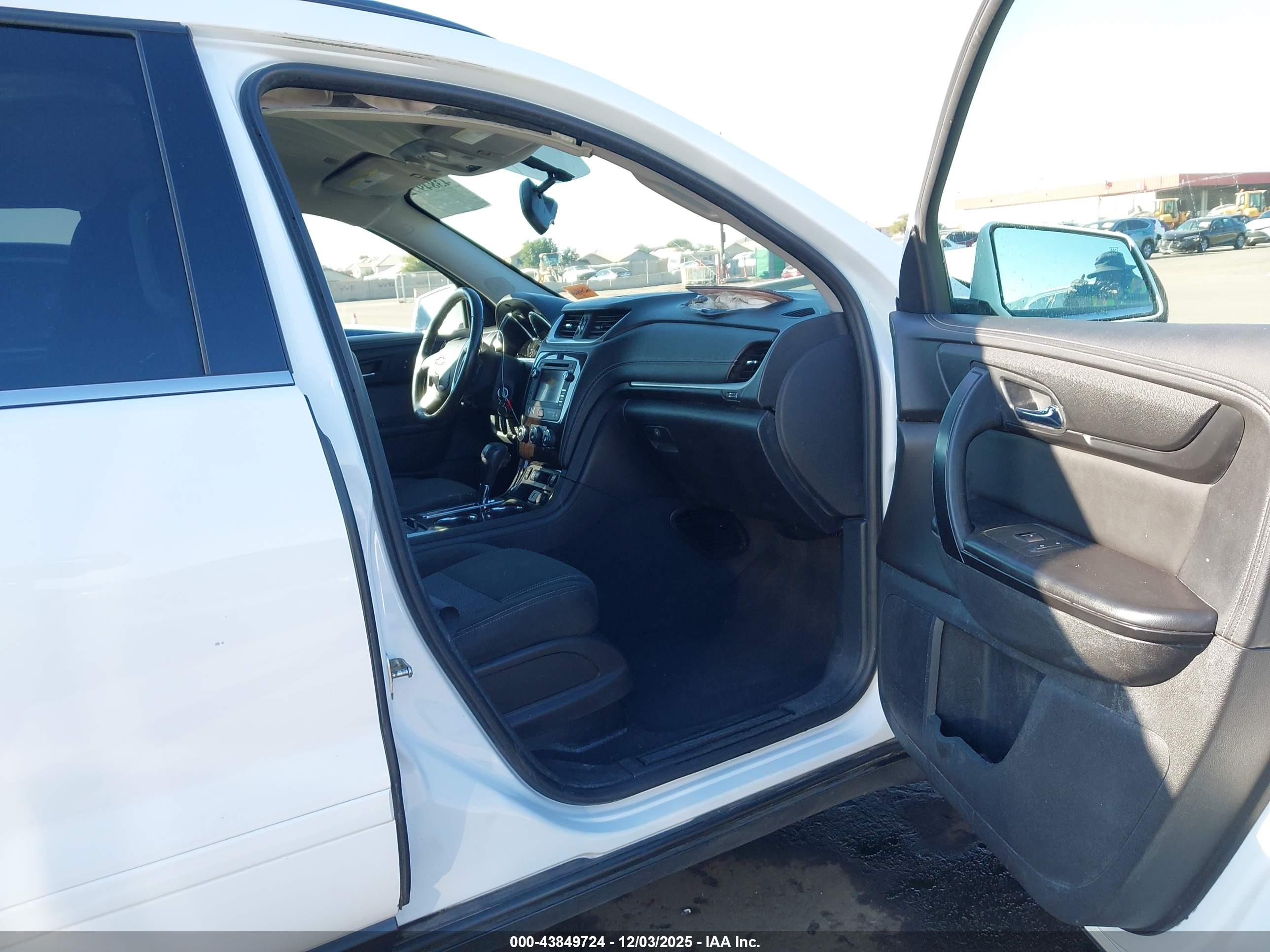 CHEVROLET TRAVERSE image 5