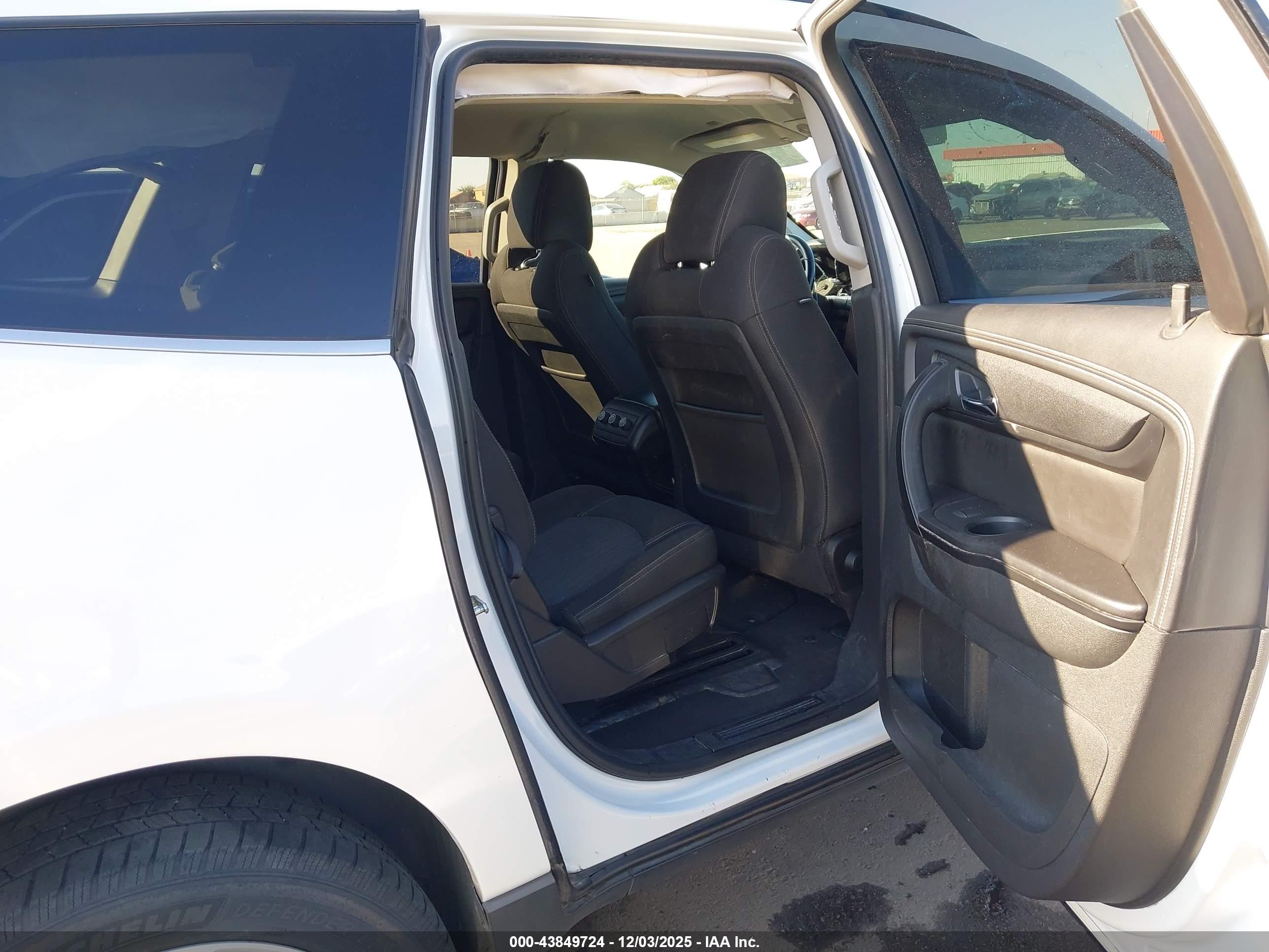 CHEVROLET TRAVERSE image 8