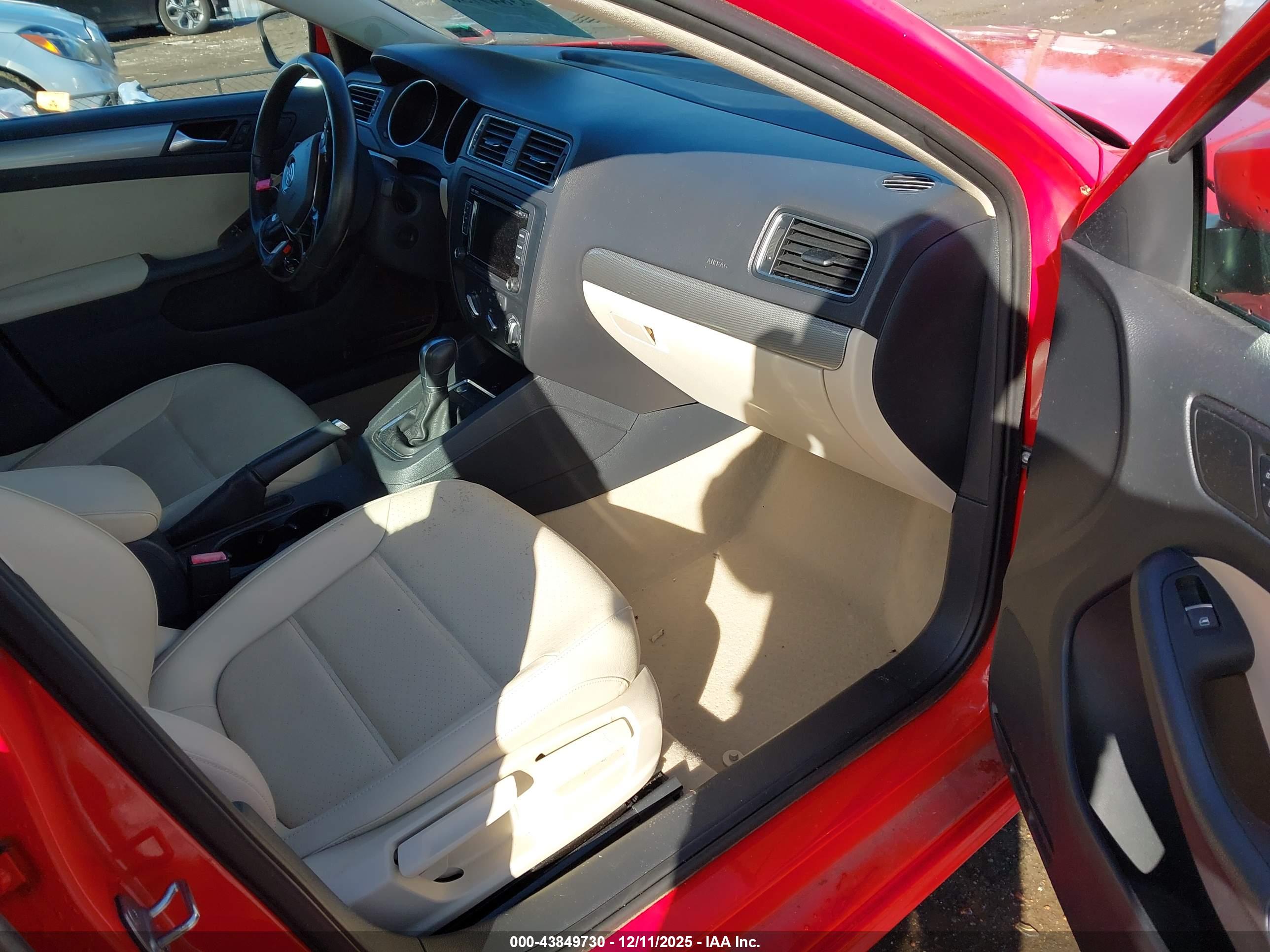 VOLKSWAGEN JETTA image 5
