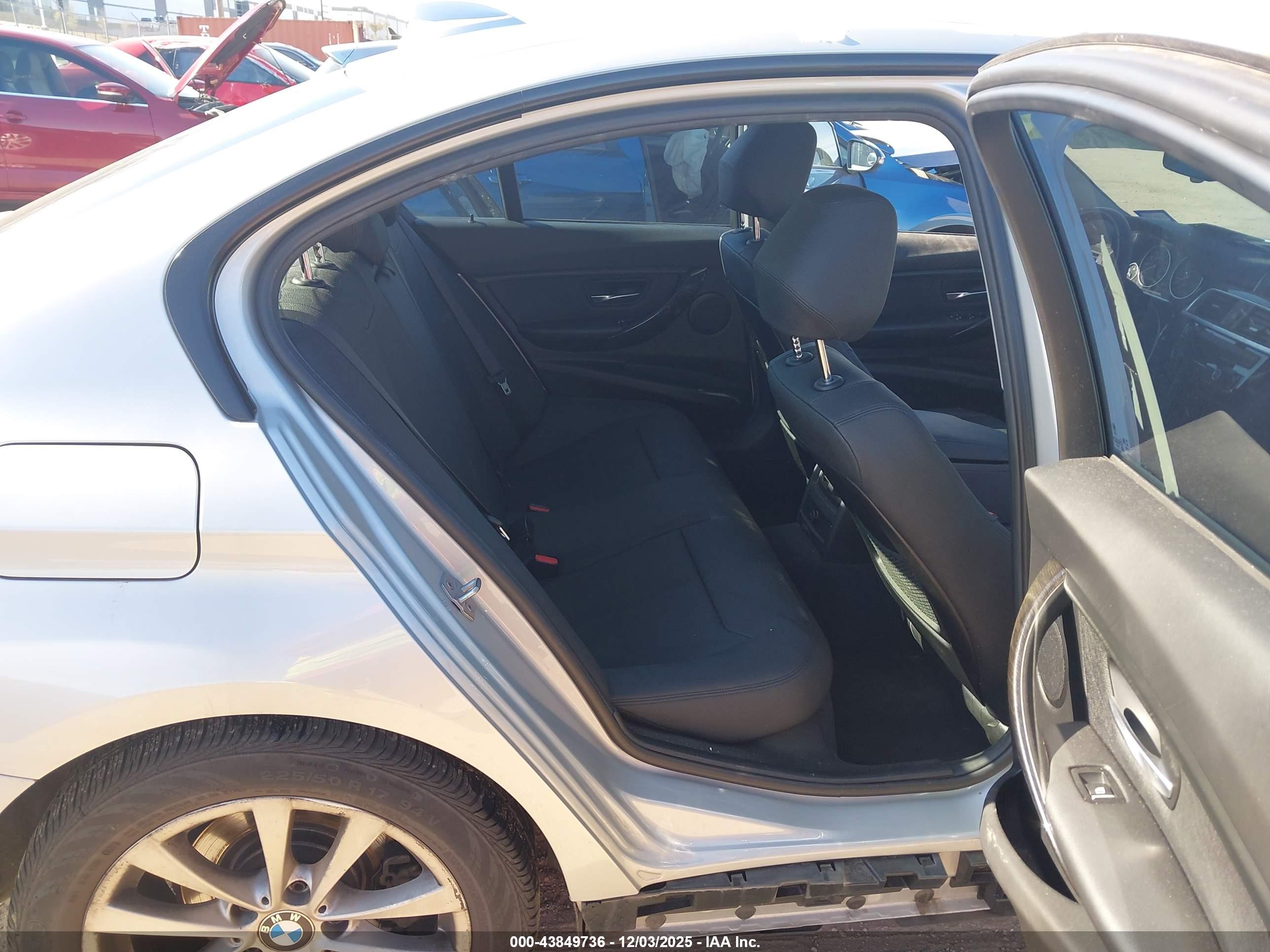 BMW 320I image 8