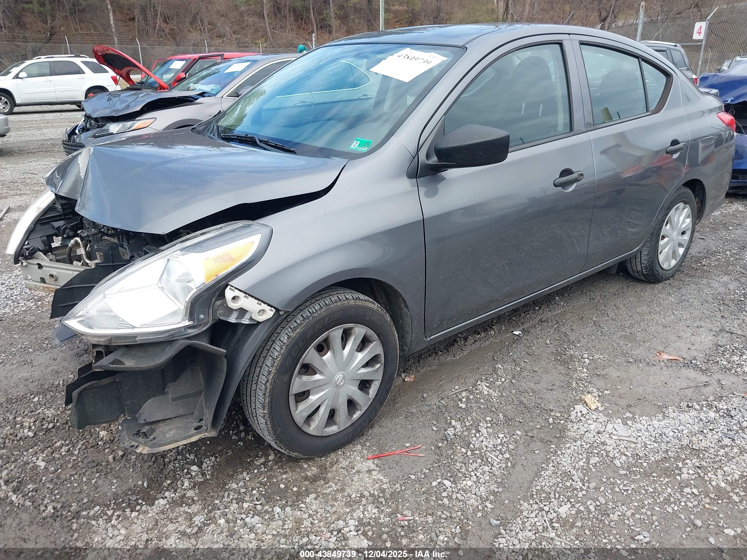 NISSAN VERSA image 2