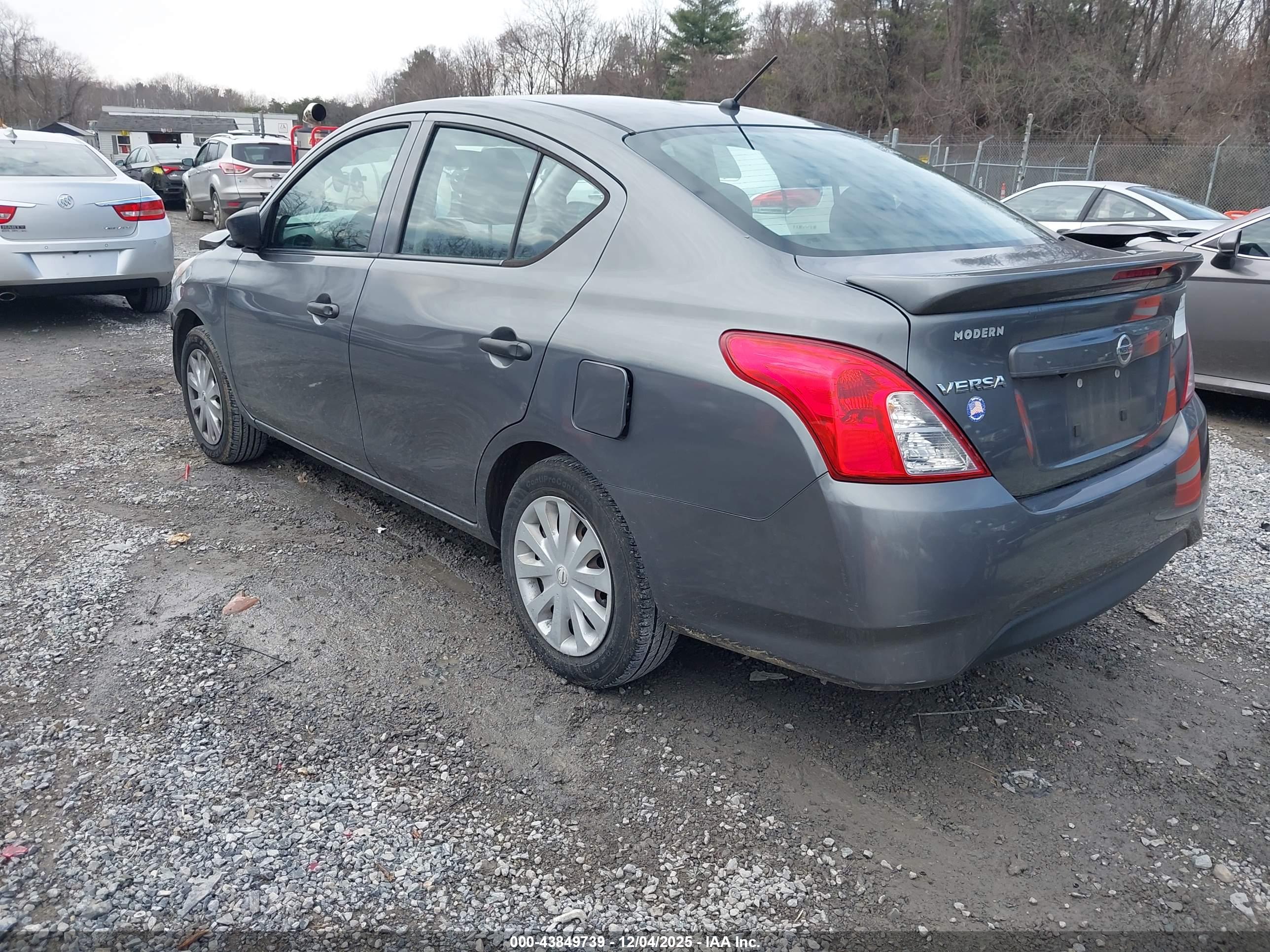 NISSAN VERSA image 3