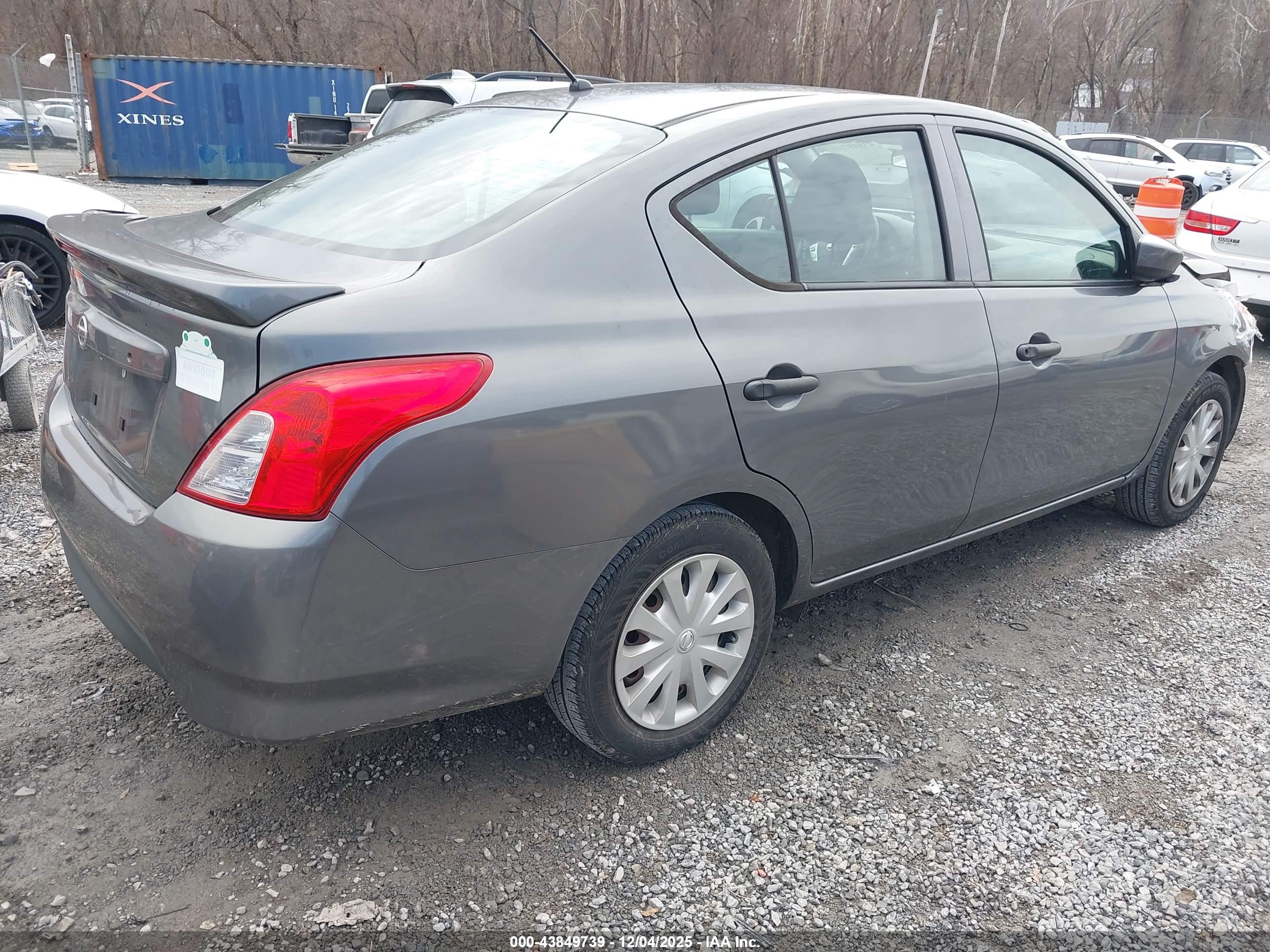 NISSAN VERSA image 4
