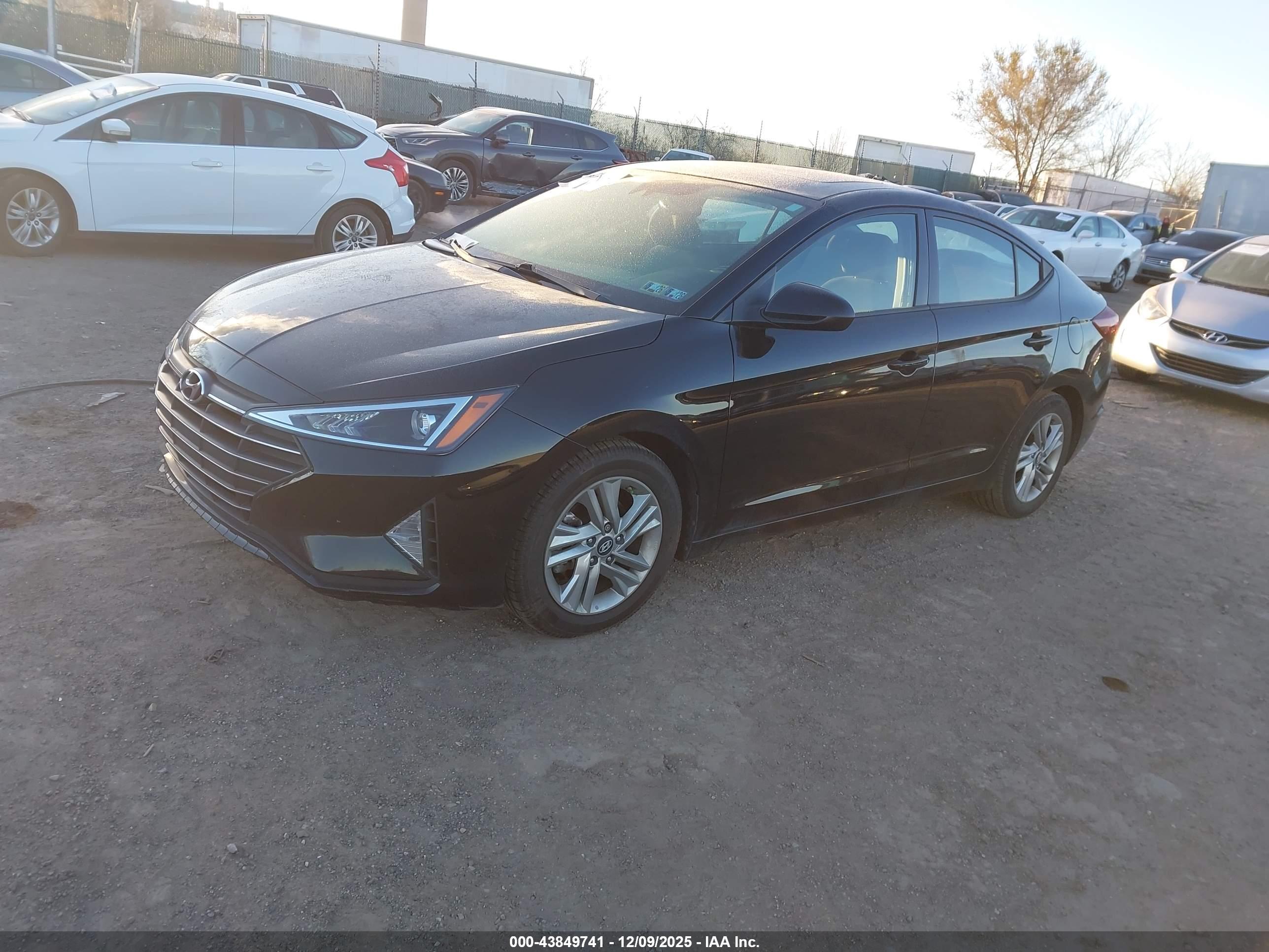 HYUNDAI ELANTRA image 2