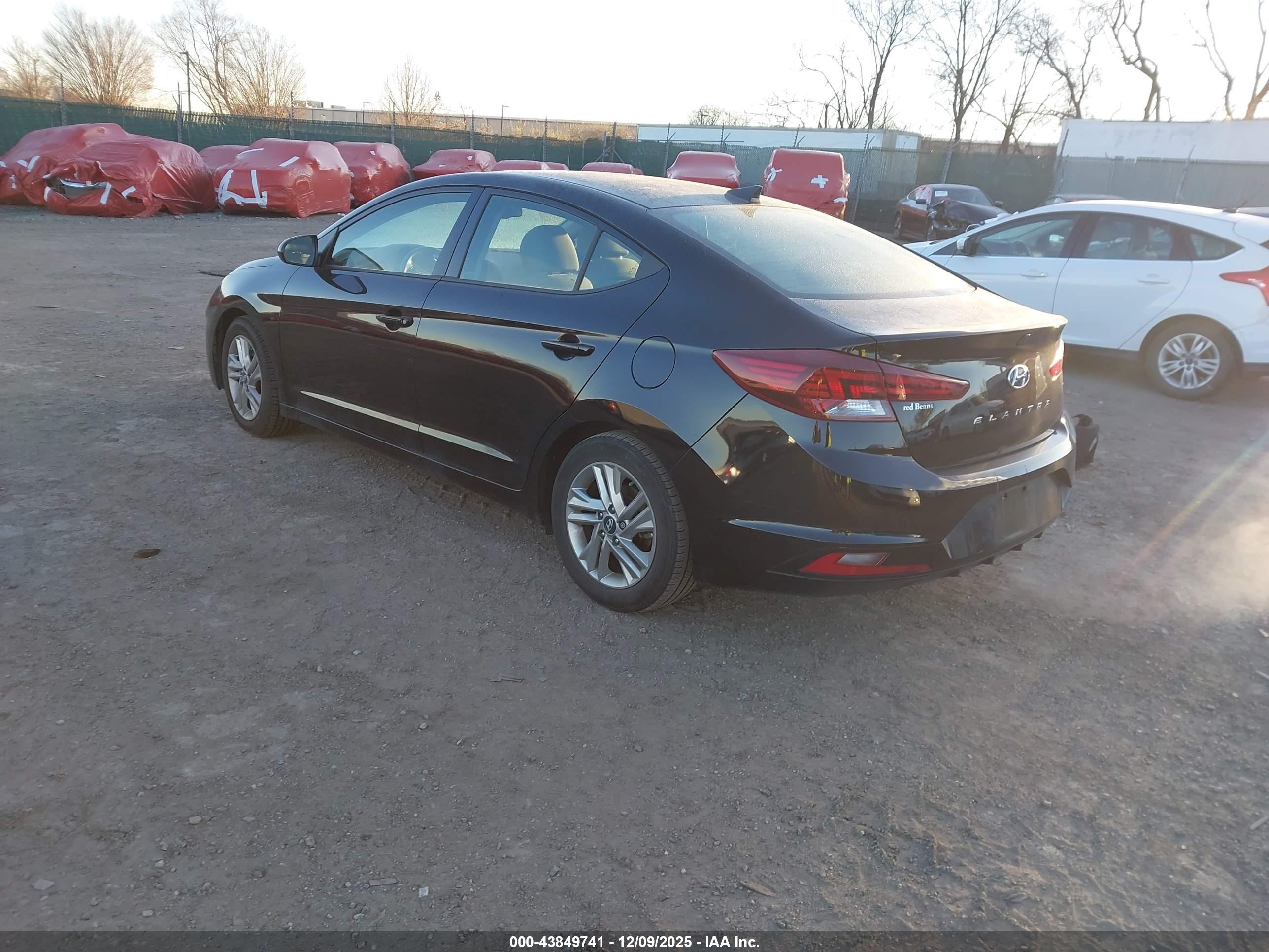 HYUNDAI ELANTRA image 3