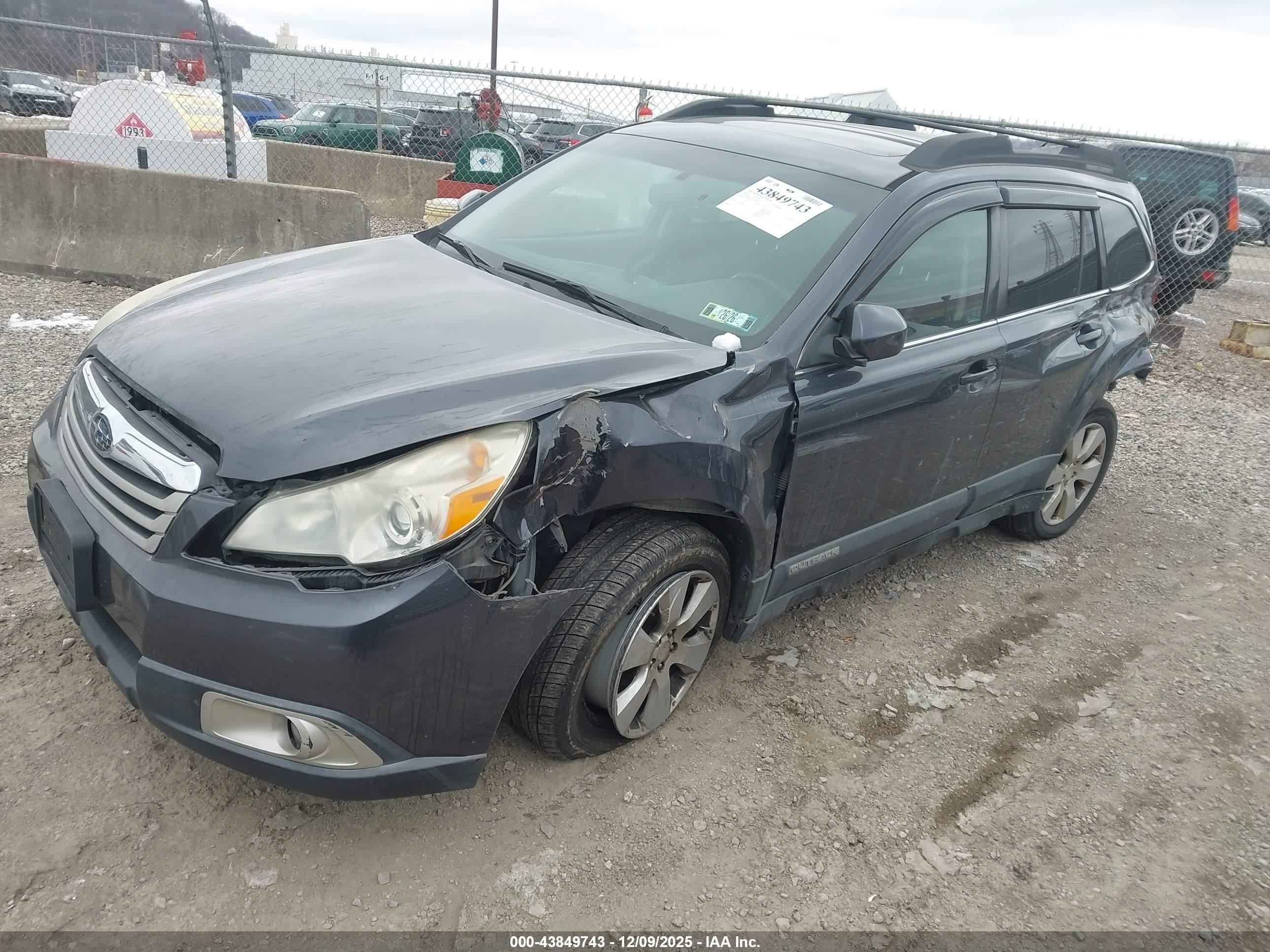 SUBARU OUTBACK image 2