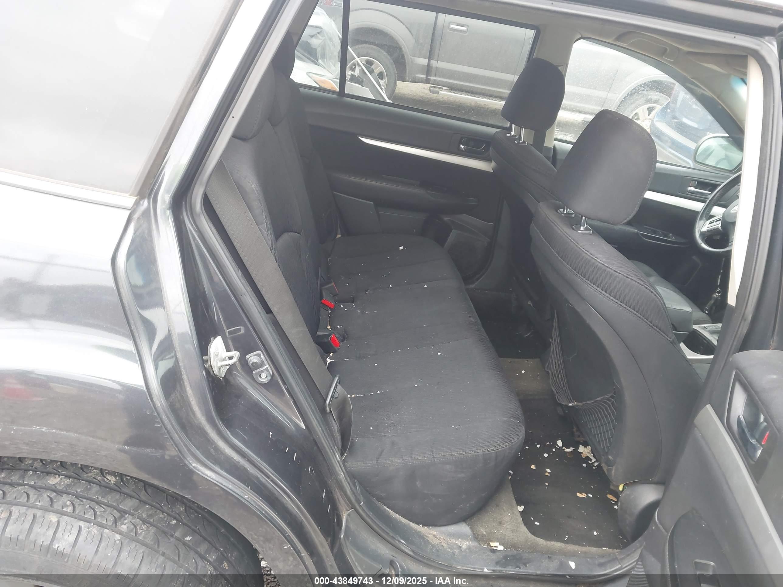 SUBARU OUTBACK image 8