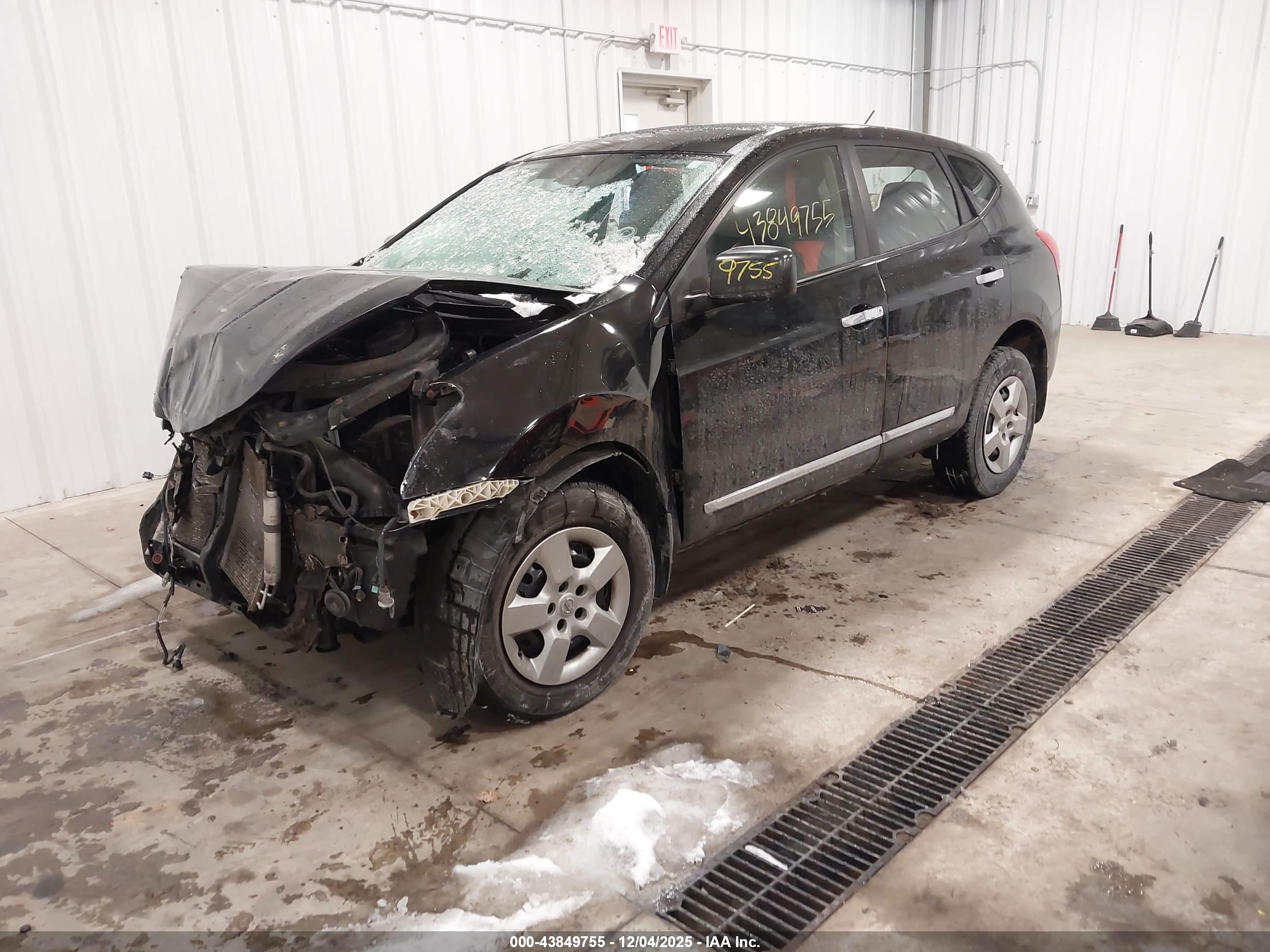 NISSAN ROGUE image 2