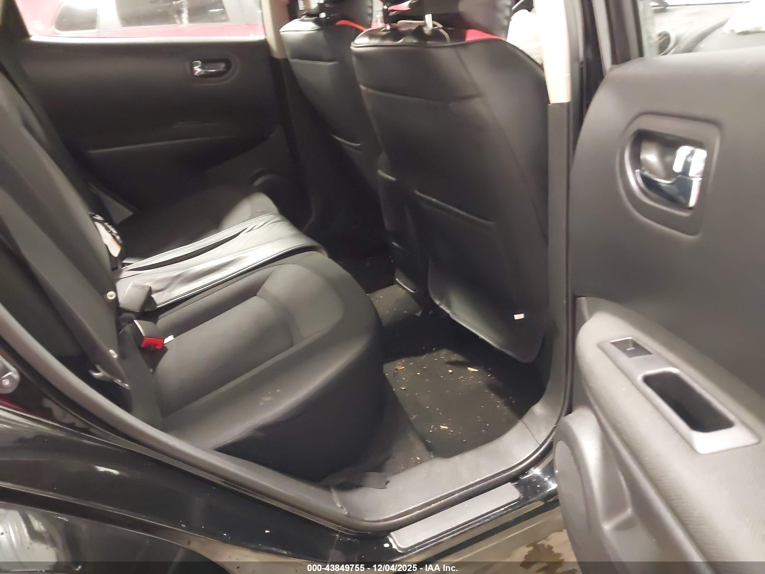 NISSAN ROGUE image 8