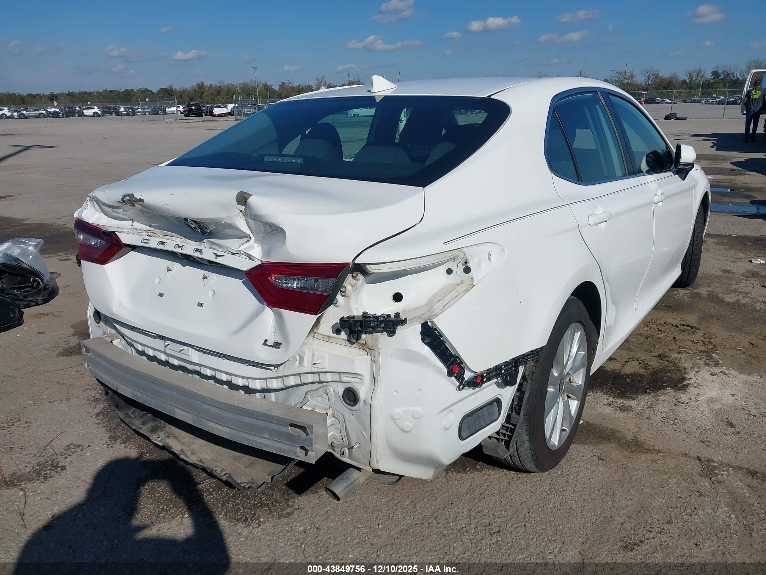 TOYOTA CAMRY image 4