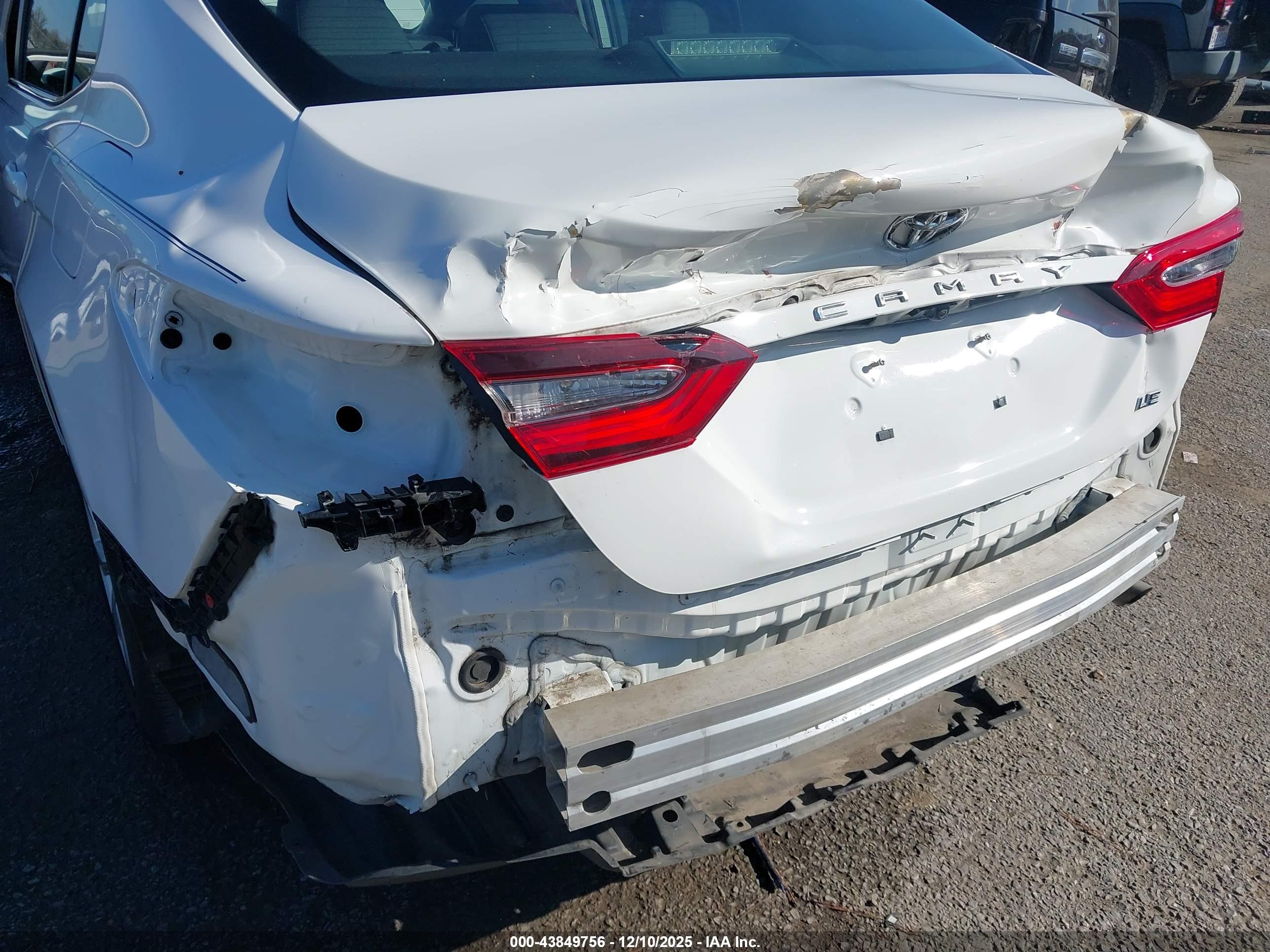 TOYOTA CAMRY image 6