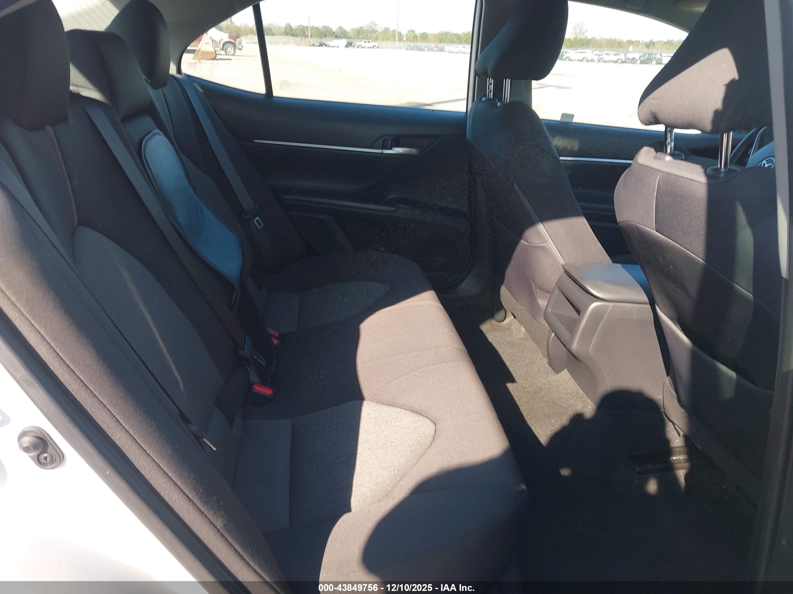 TOYOTA CAMRY image 8