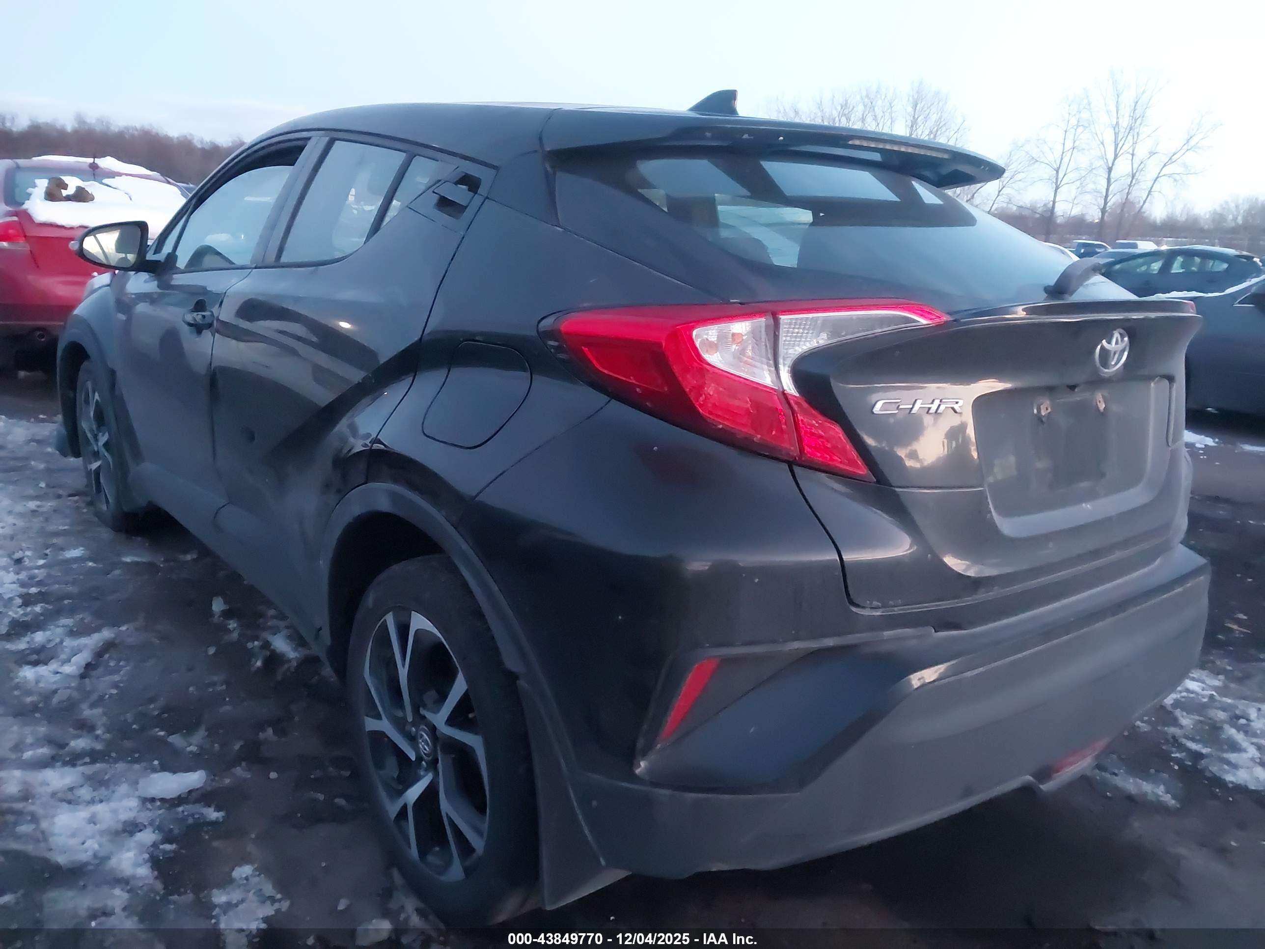 TOYOTA C-HR image 3