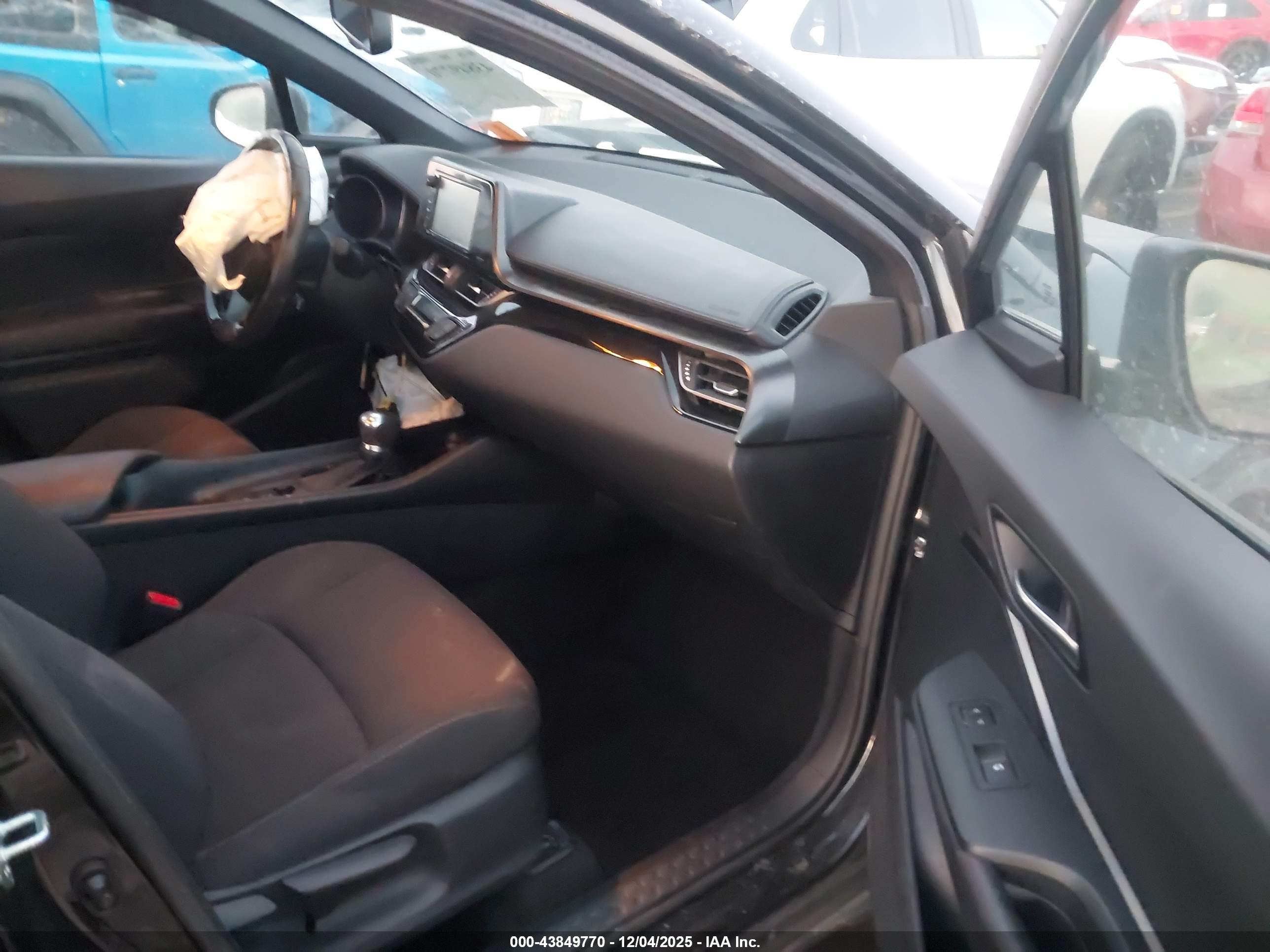 TOYOTA C-HR image 5