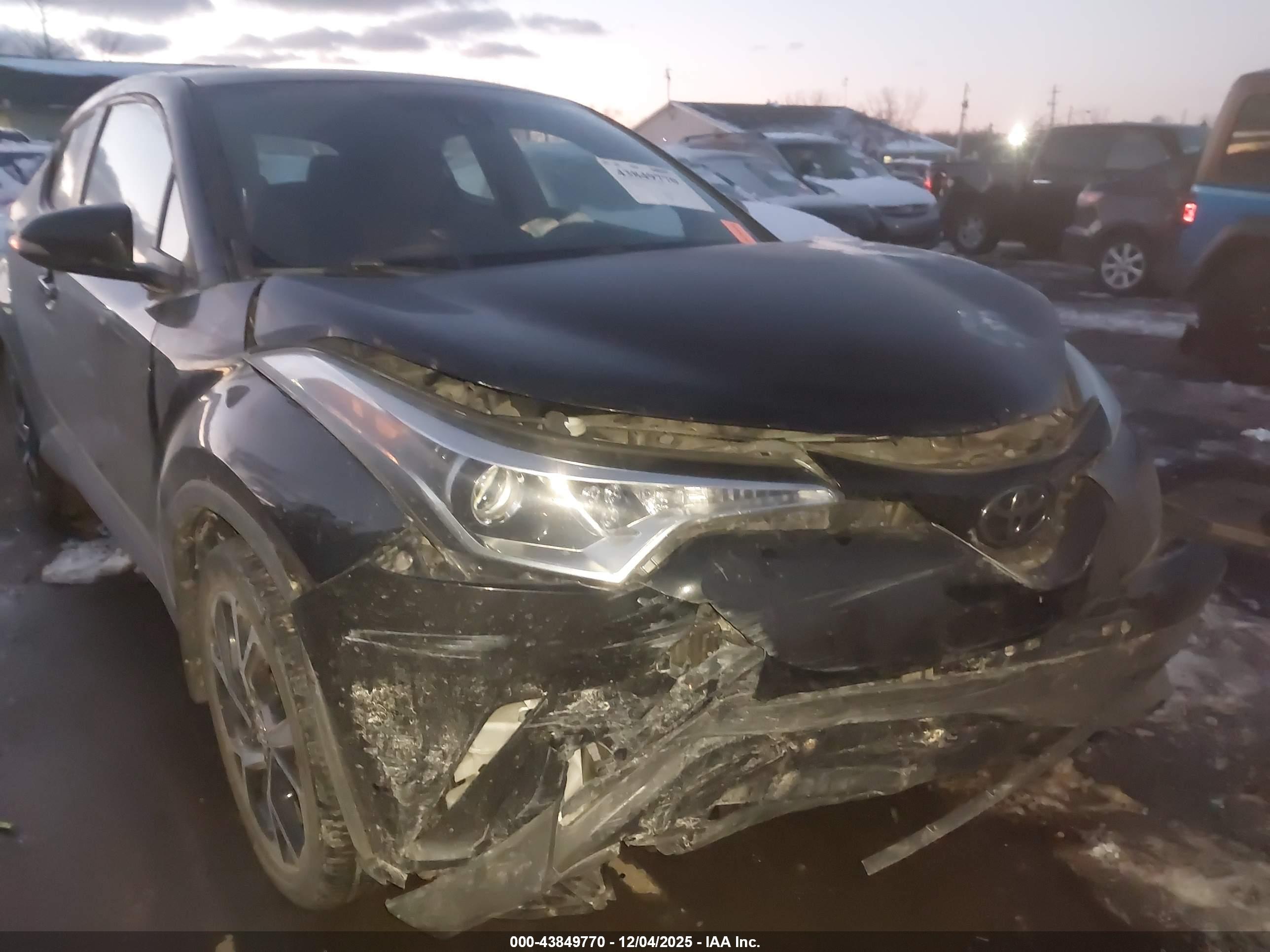 TOYOTA C-HR image 6