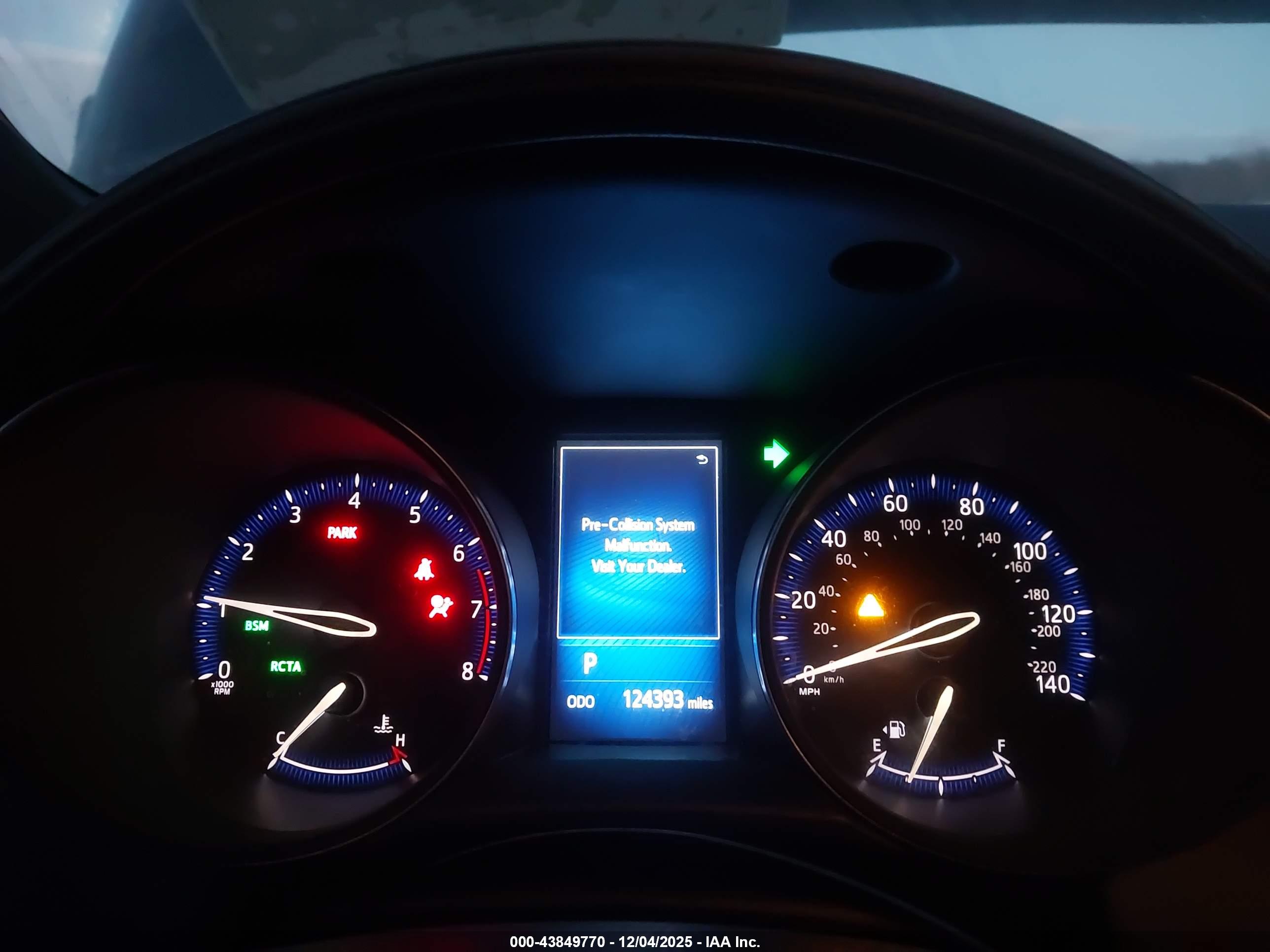 TOYOTA C-HR image 7