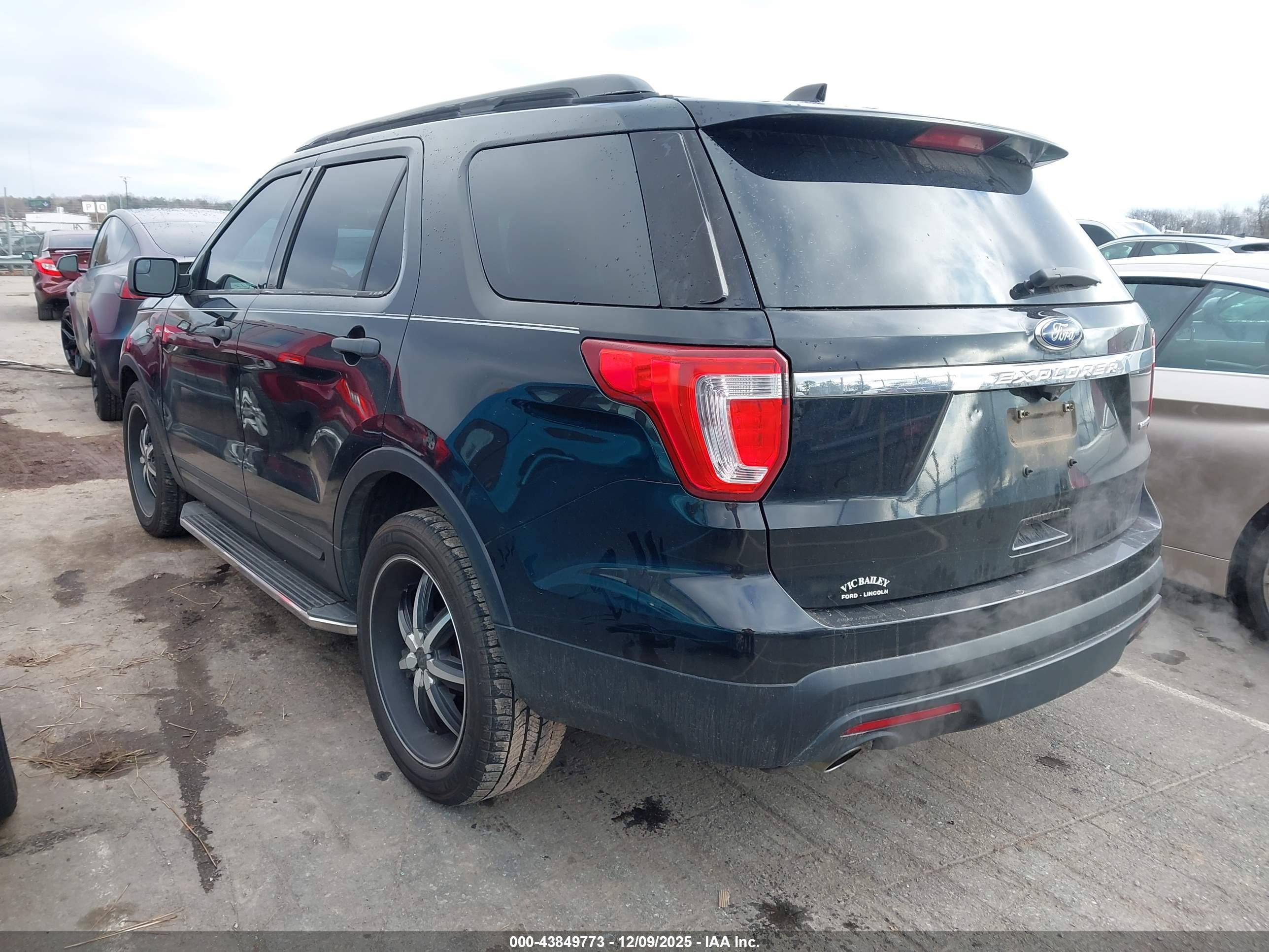 FORD EXPLORER image 3