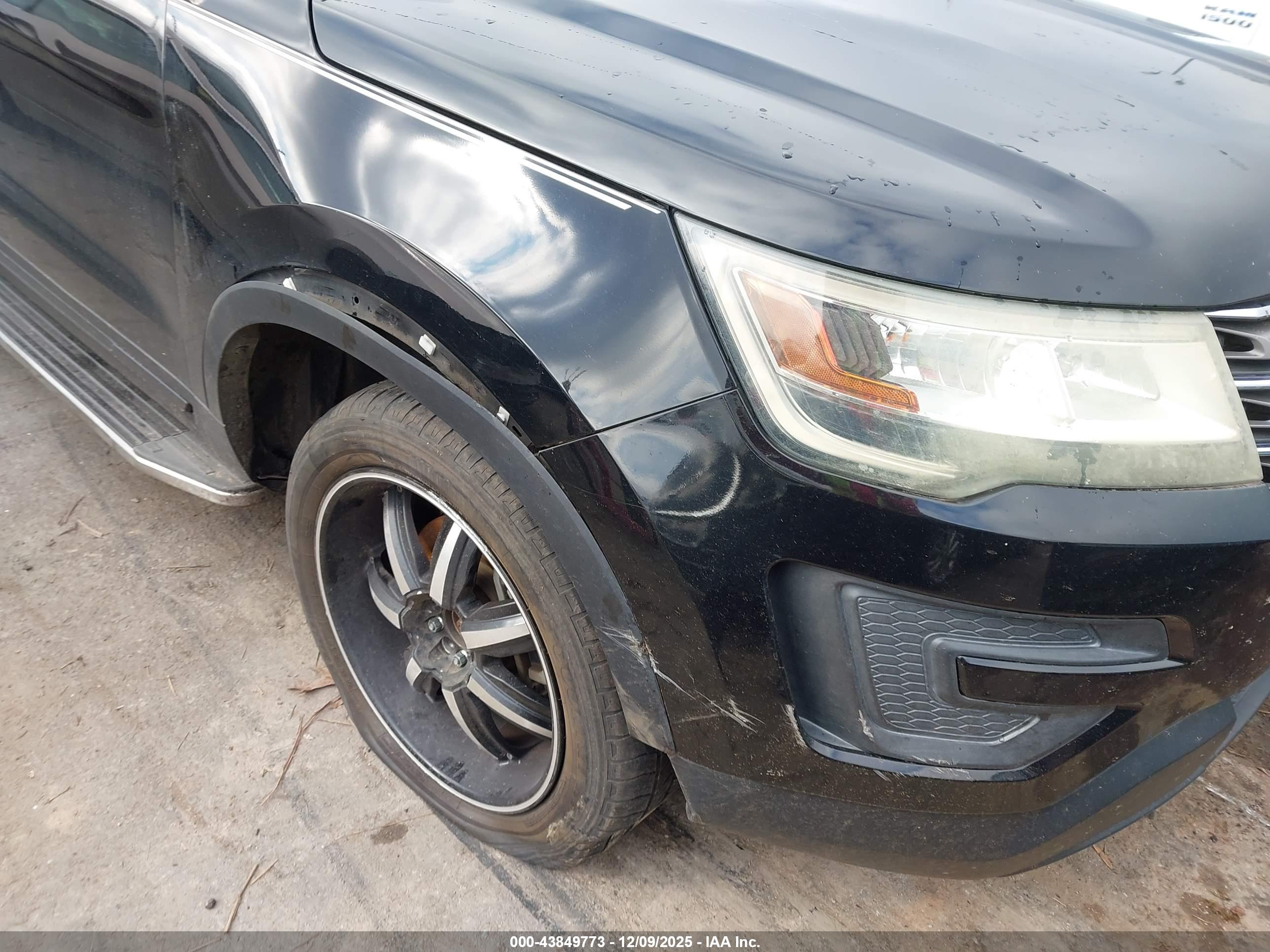 FORD EXPLORER image 6
