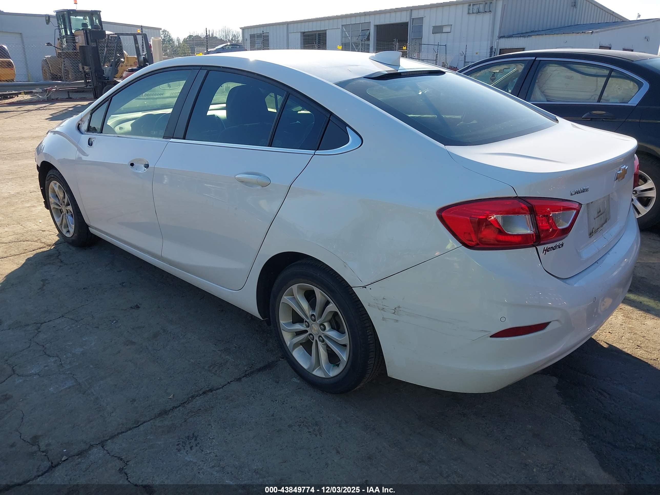 CHEVROLET CRUZE image 3