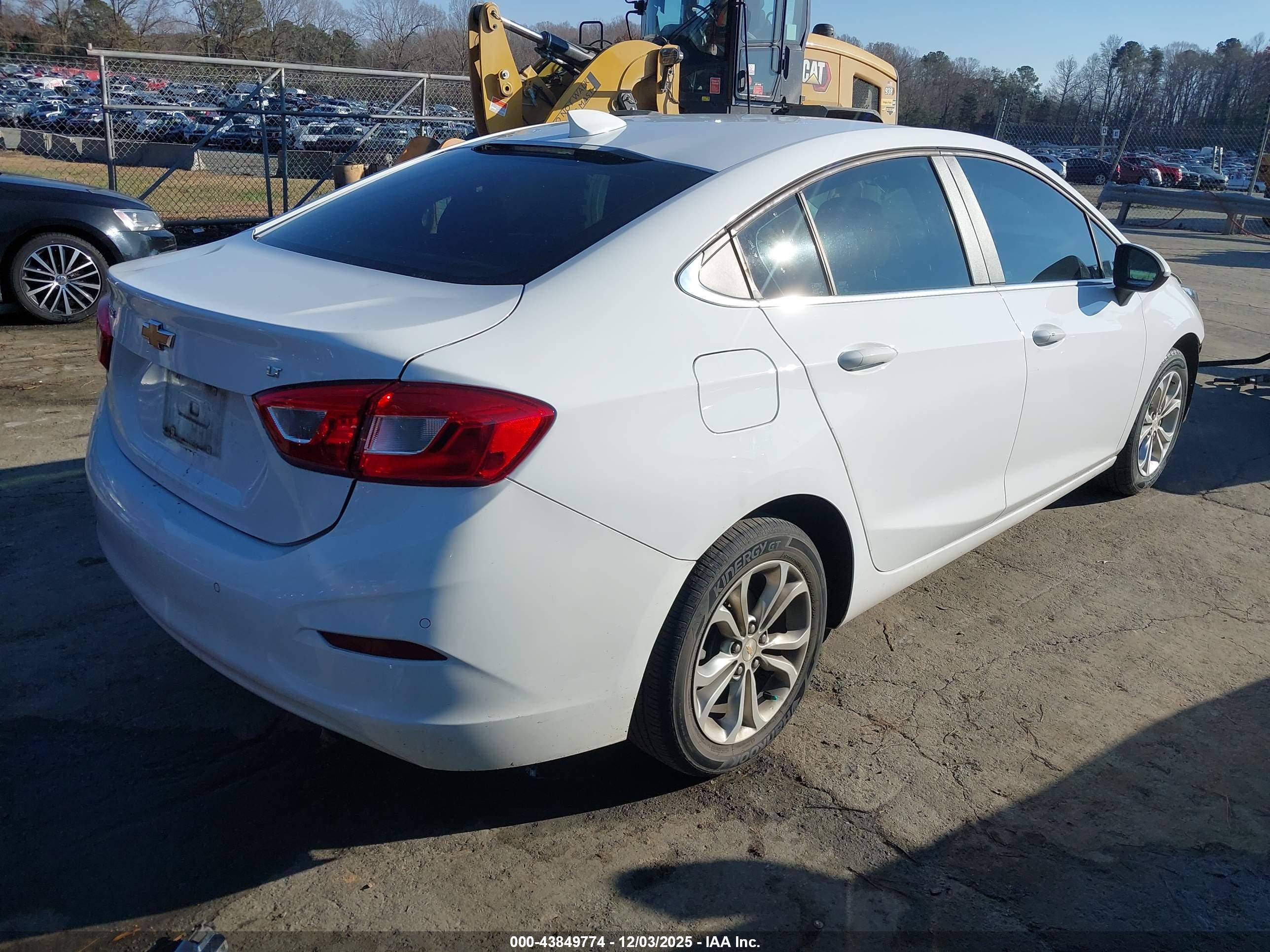 CHEVROLET CRUZE image 4