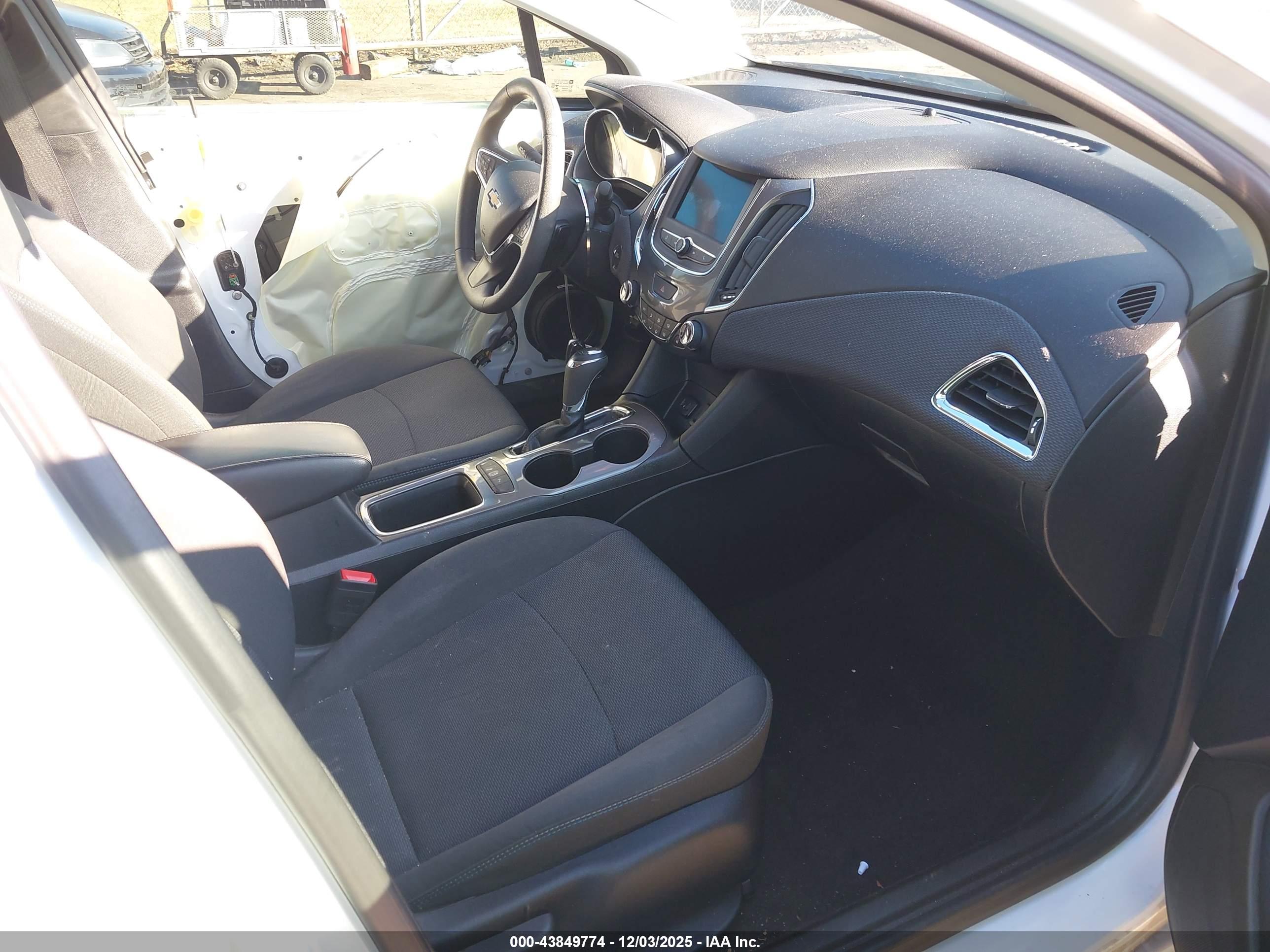 CHEVROLET CRUZE image 5