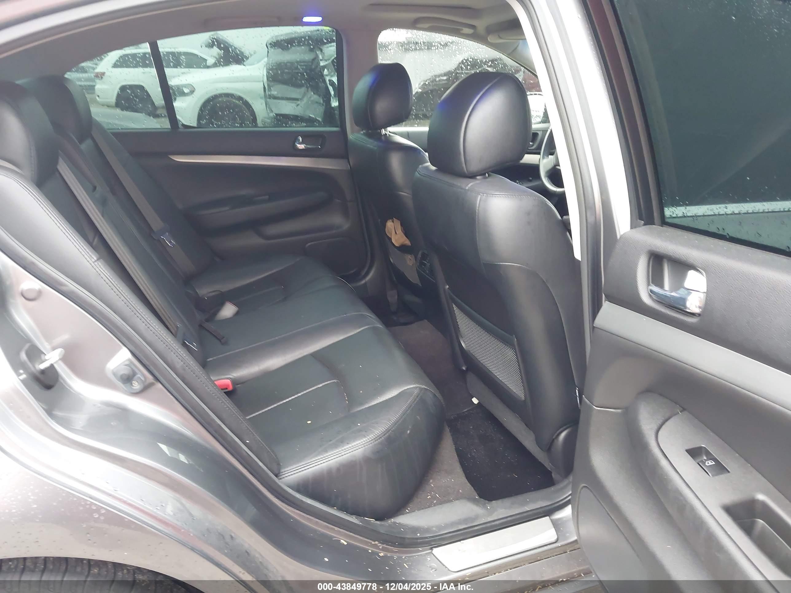 INFINITI G37X image 8
