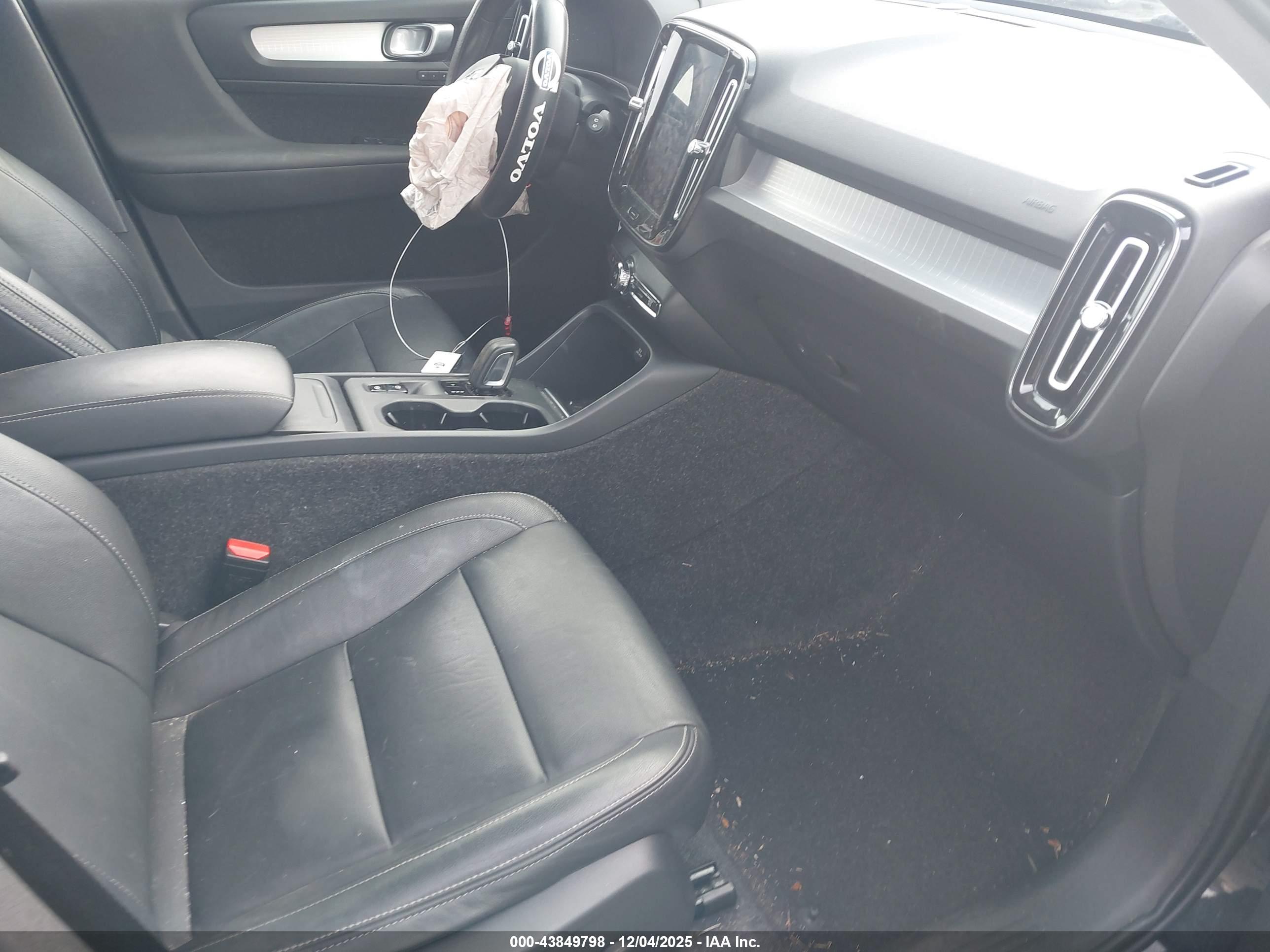 VOLVO XC40 image 5