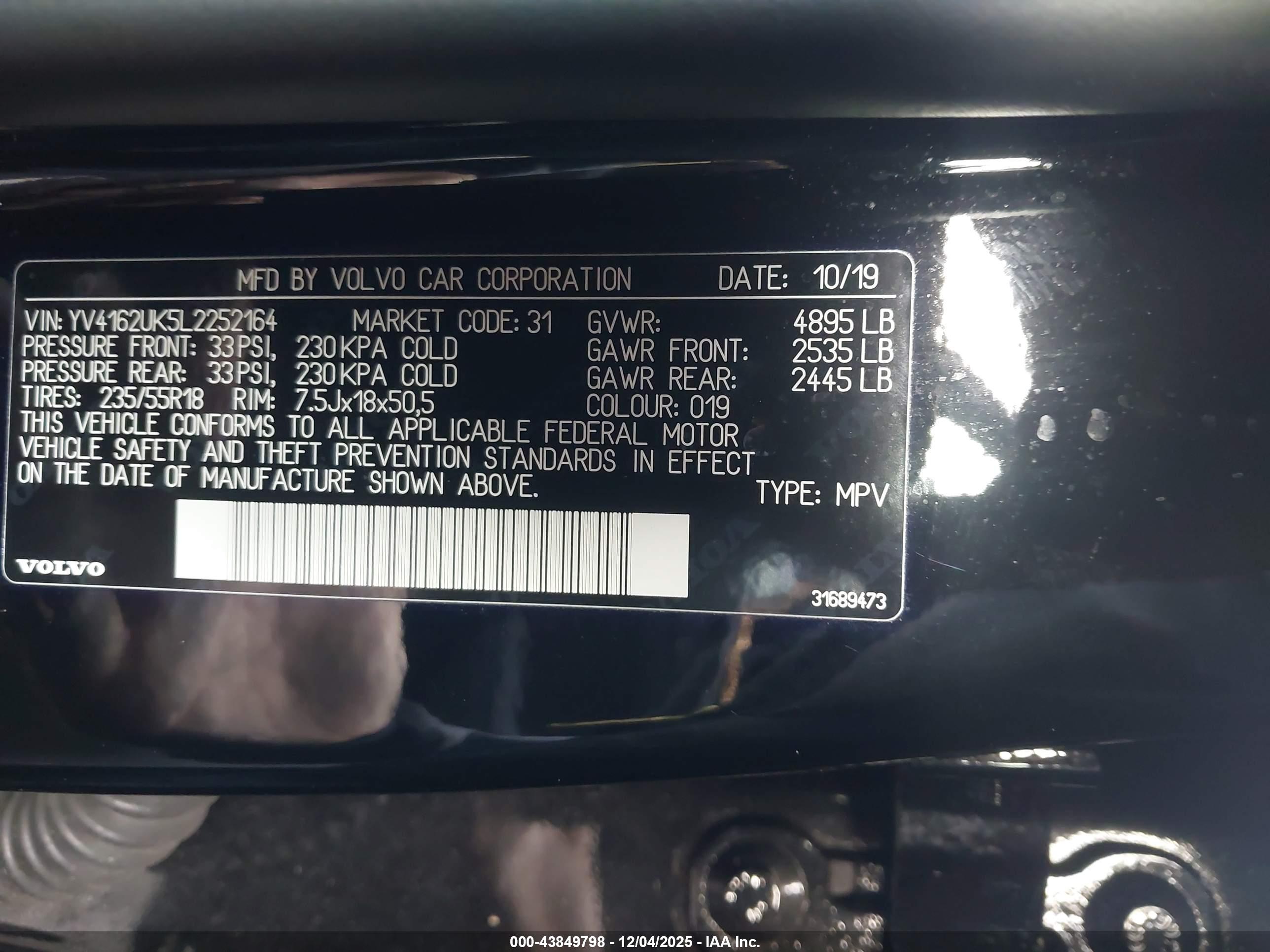 VOLVO XC40 image 9