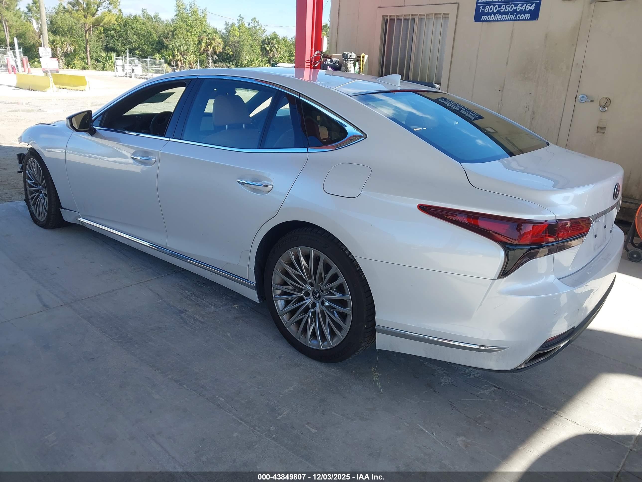 LEXUS LS image 3