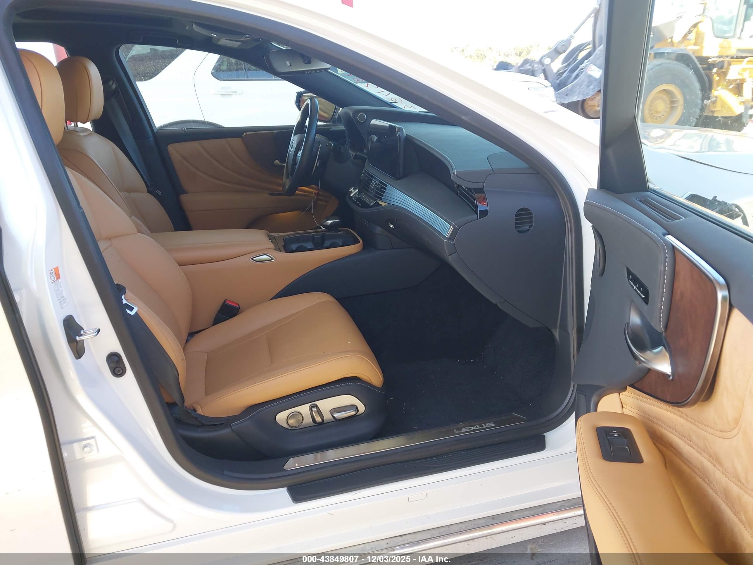 LEXUS LS image 5
