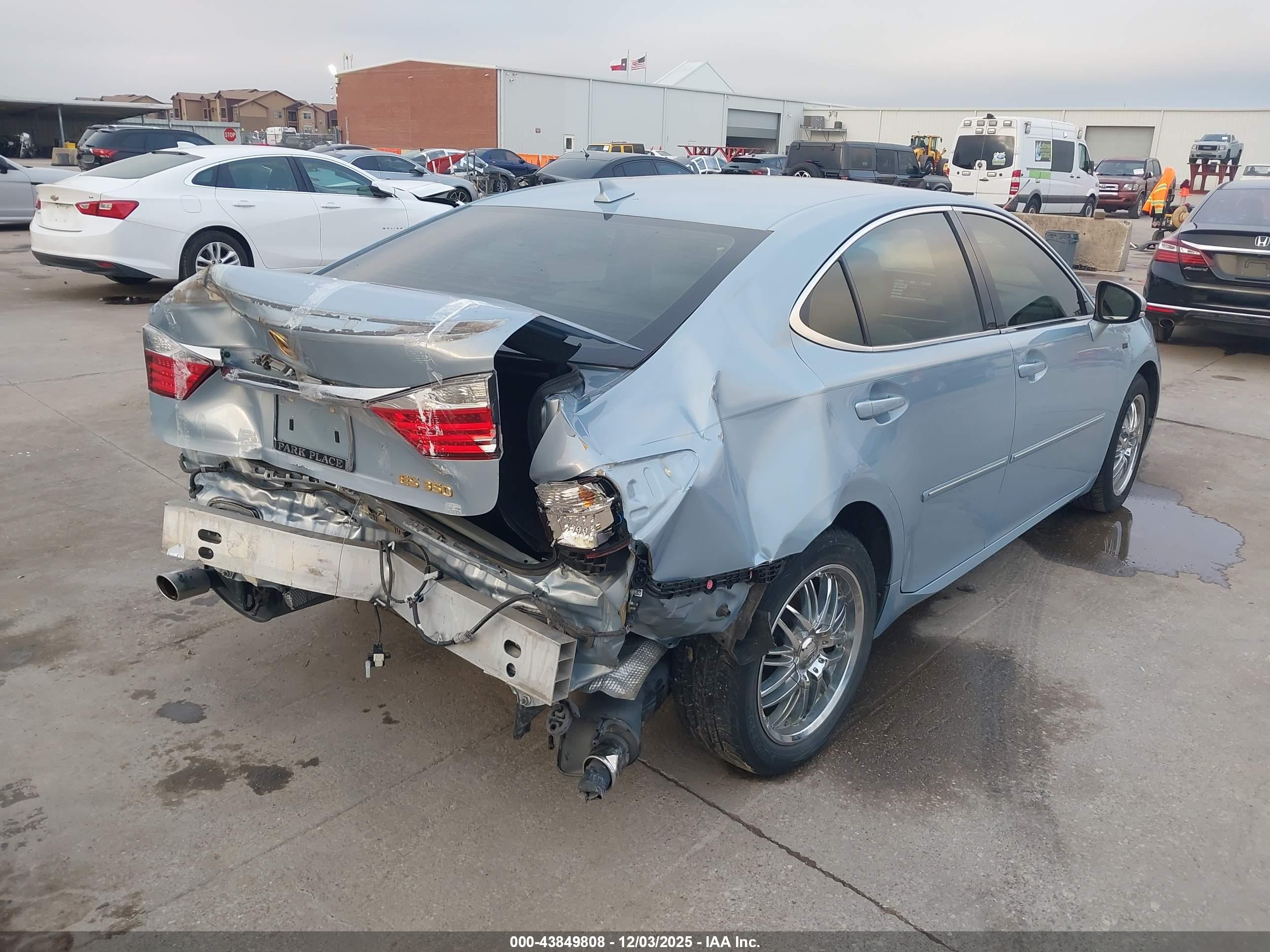 LEXUS ES image 4