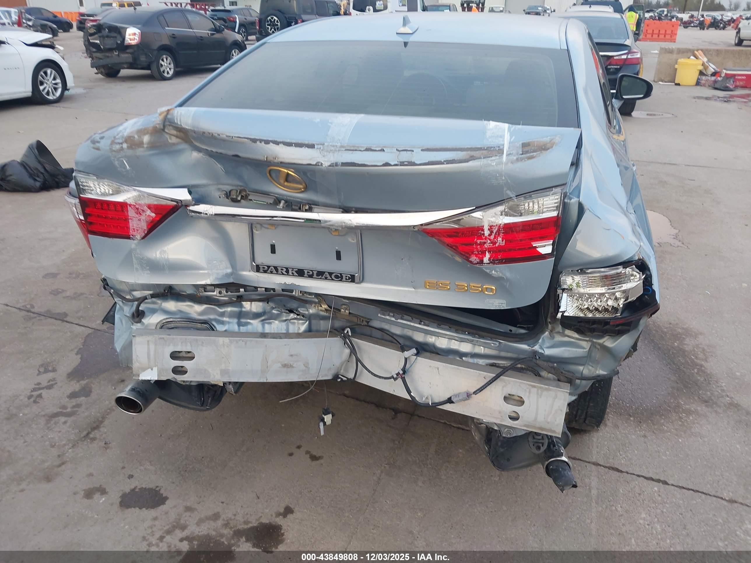 LEXUS ES image 6