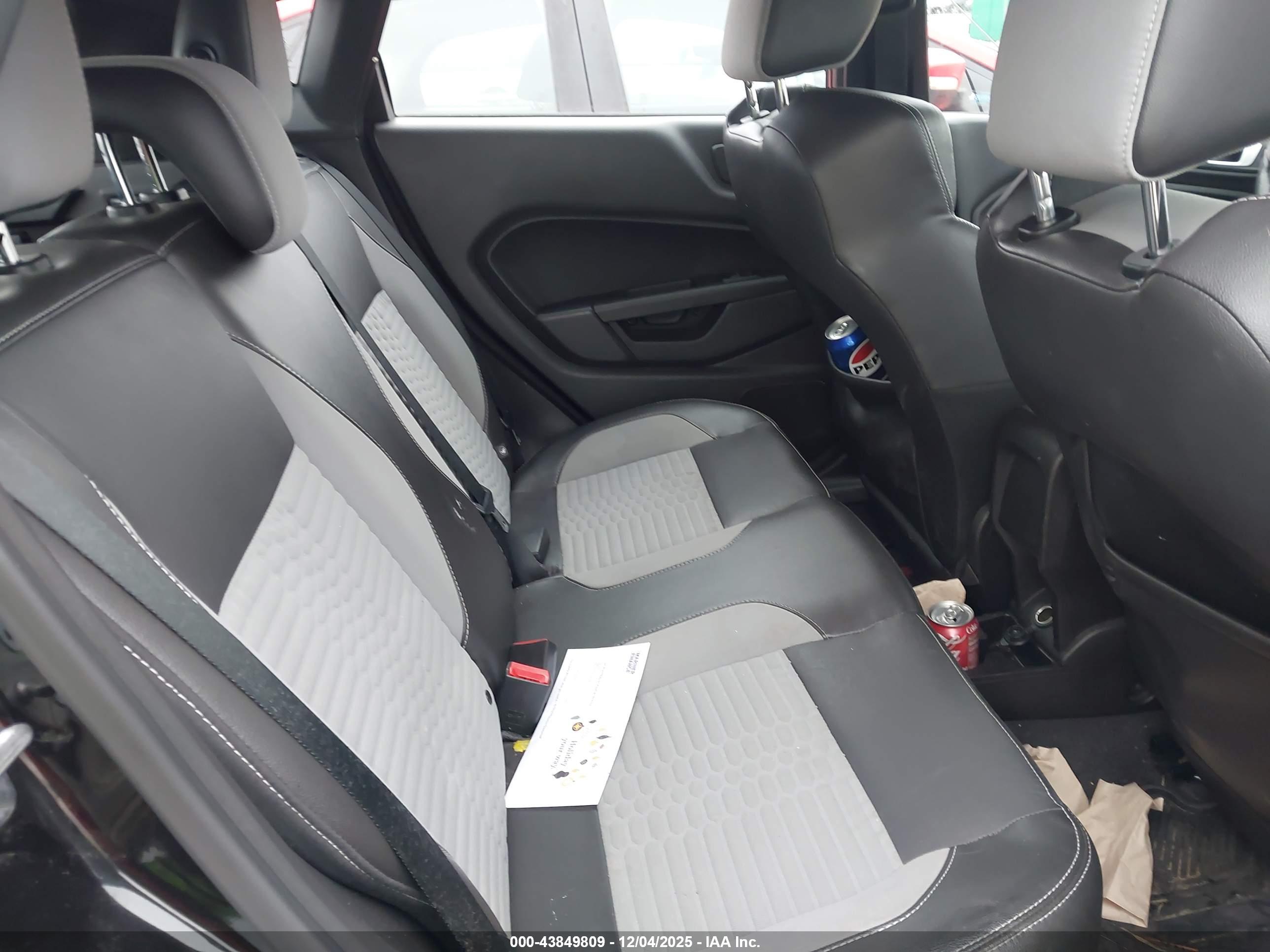 FORD FIESTA image 8