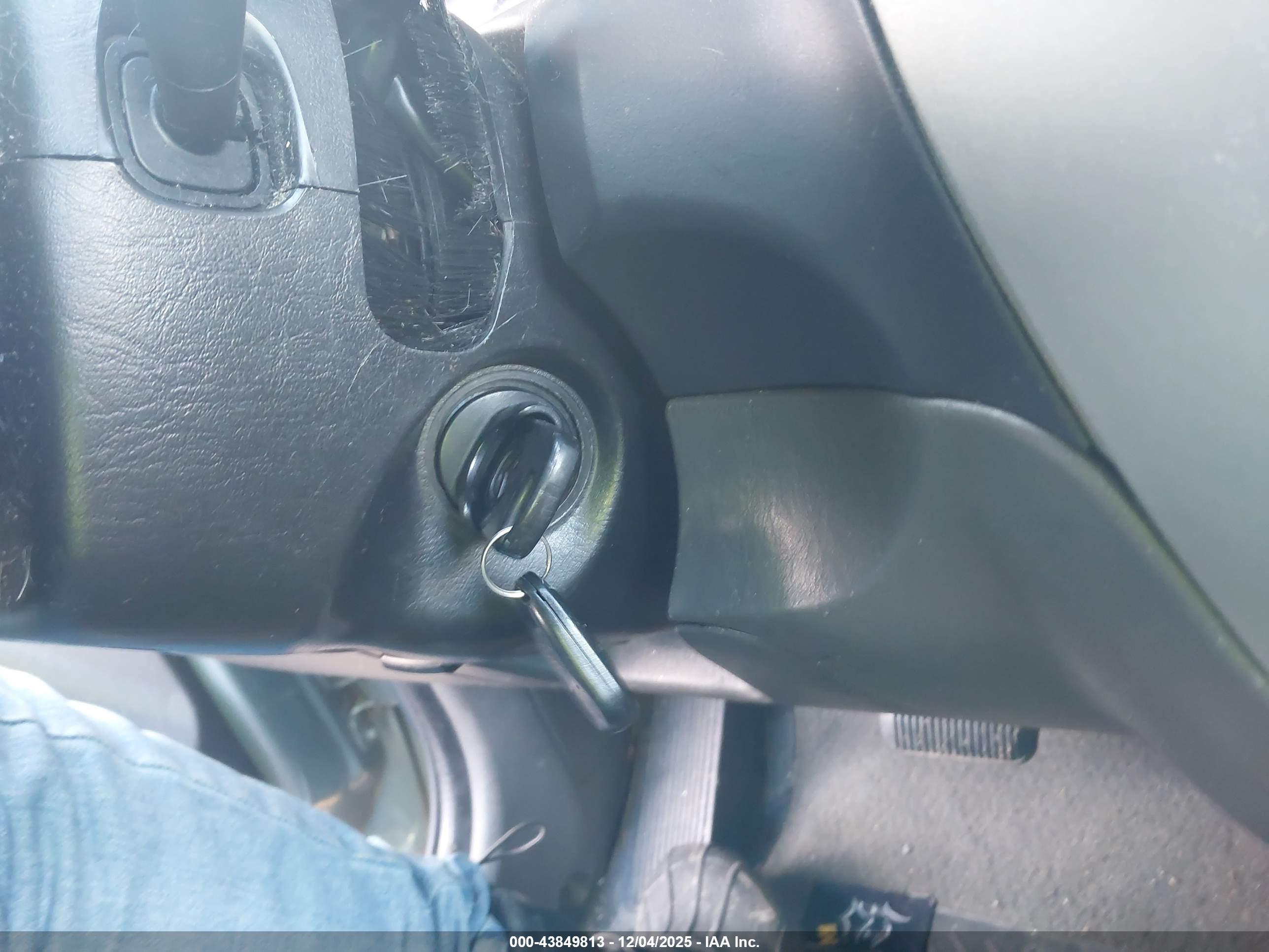 MAZDA TRIBUTE image 11
