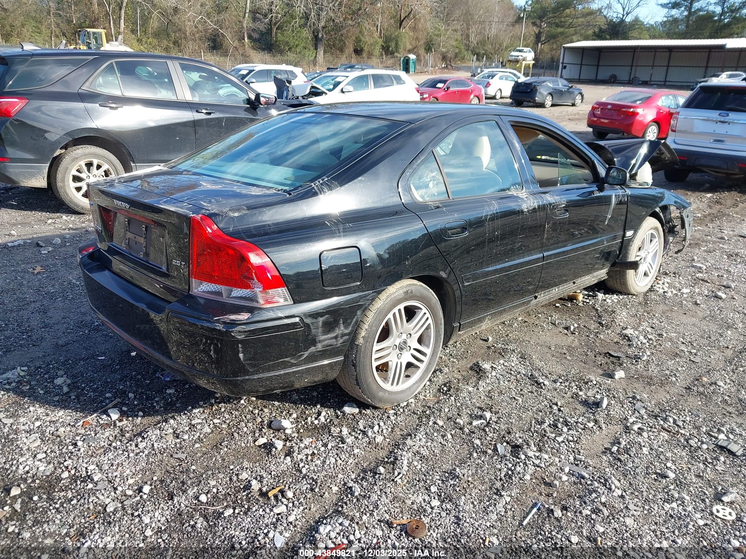 VOLVO S60 image 4