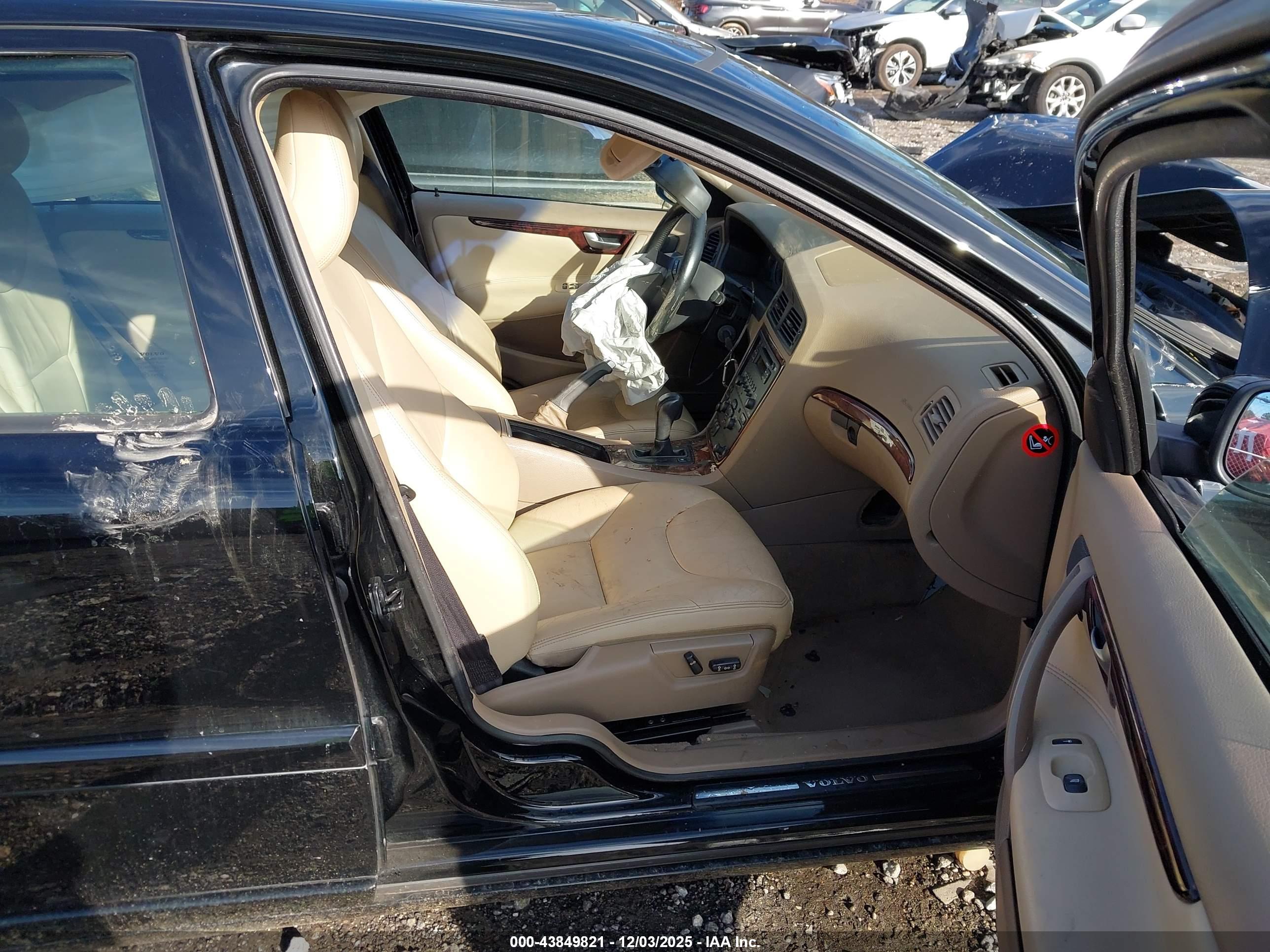 VOLVO S60 image 5